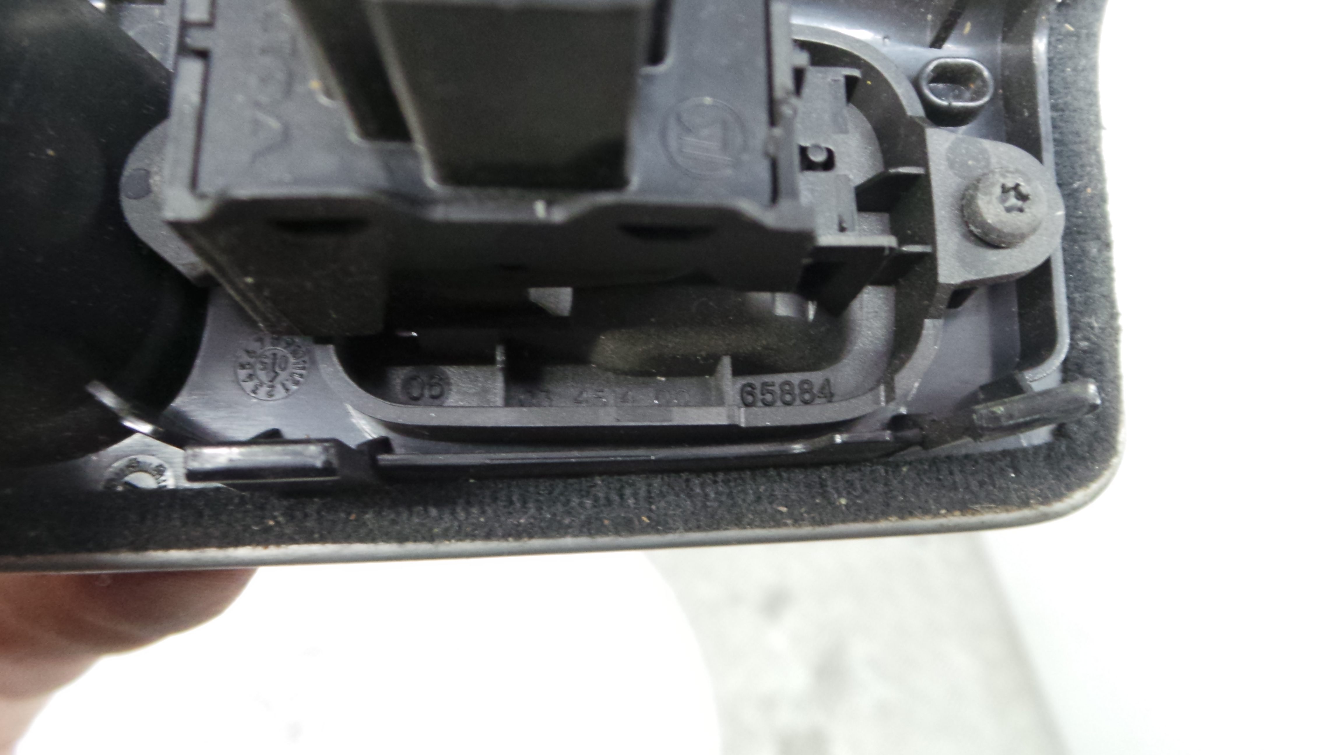 Interruptor / Comando Elevador Vidro Trás Esq 8663813 - VOLVO V50 (545)-33202037