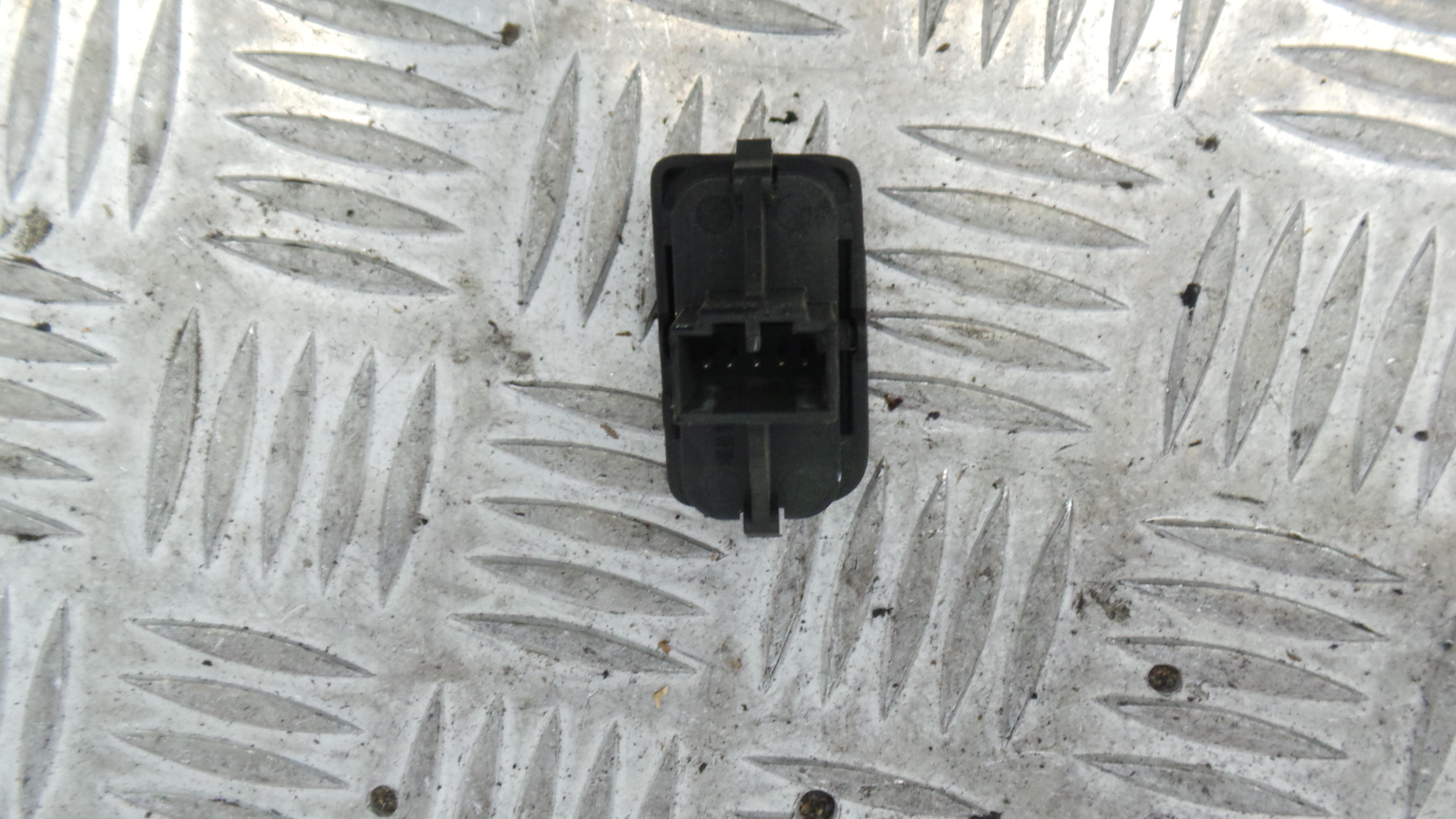 Botão de Bloqueio da Porta  0665832 - VOLVO C30 (533)-33202078