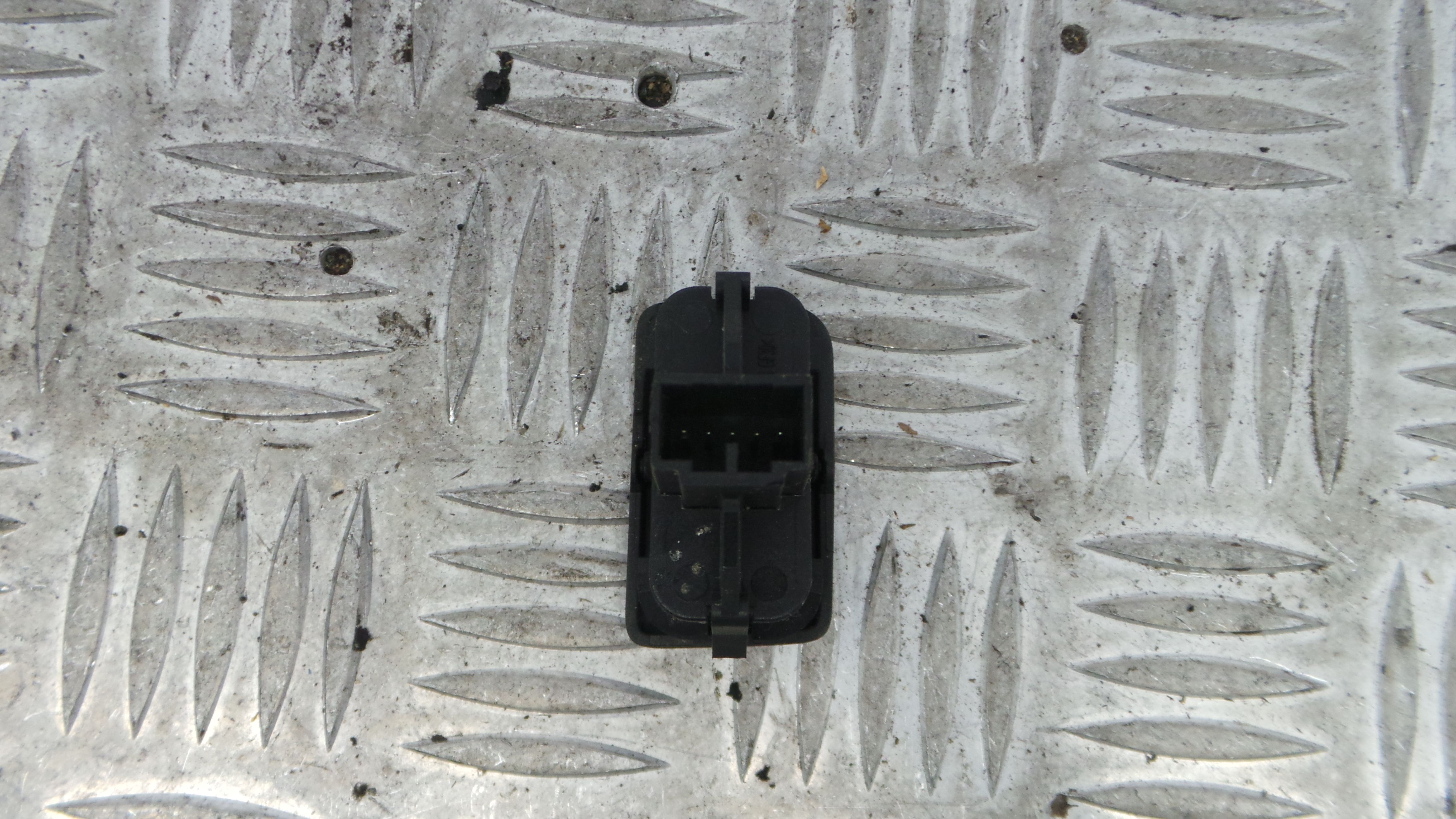 Botão de Bloqueio da Porta  0665832 - VOLVO C30 (533)-33202080