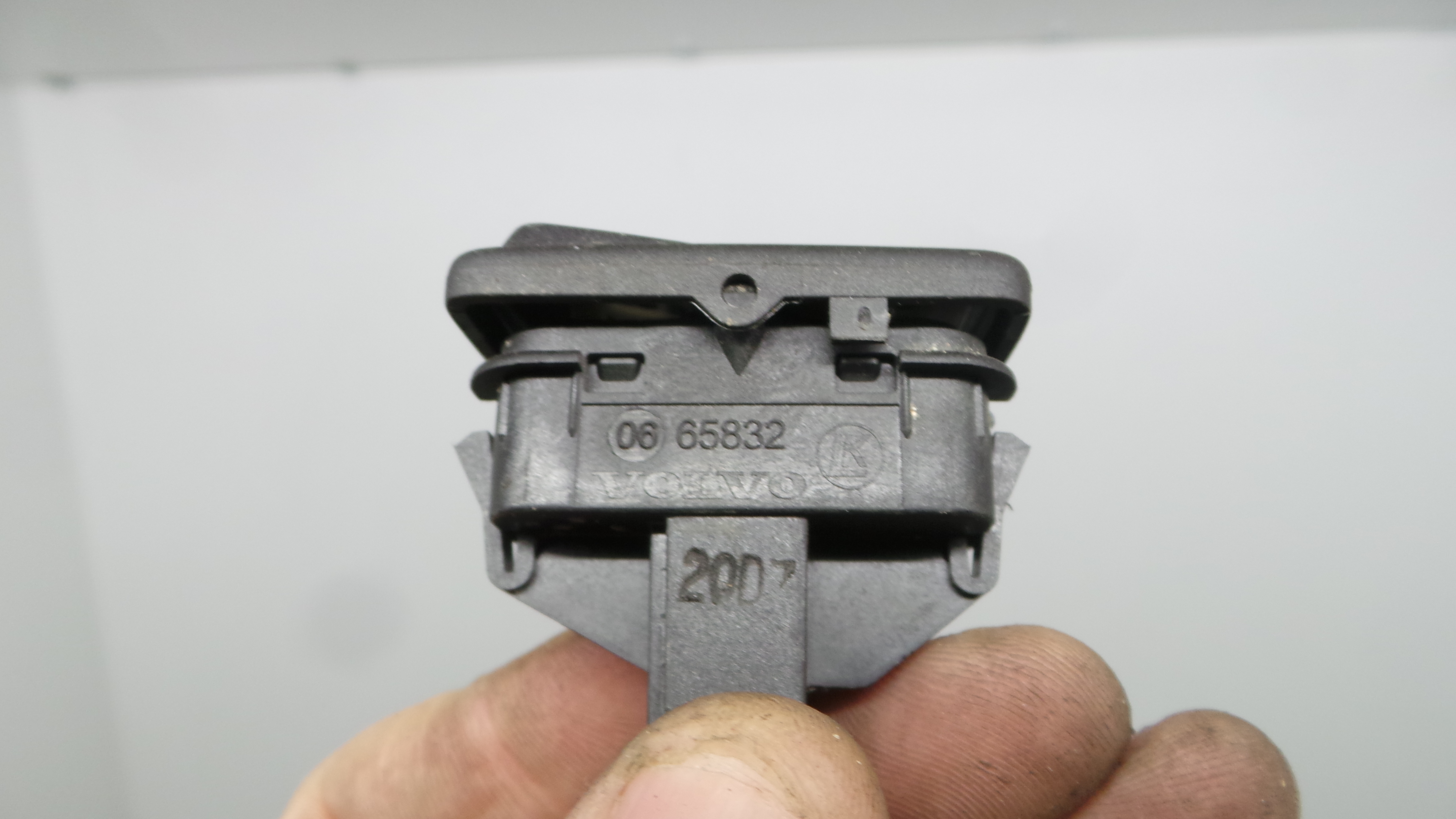 Botão de Bloqueio da Porta  0665832 - VOLVO C30 (533)-33202080