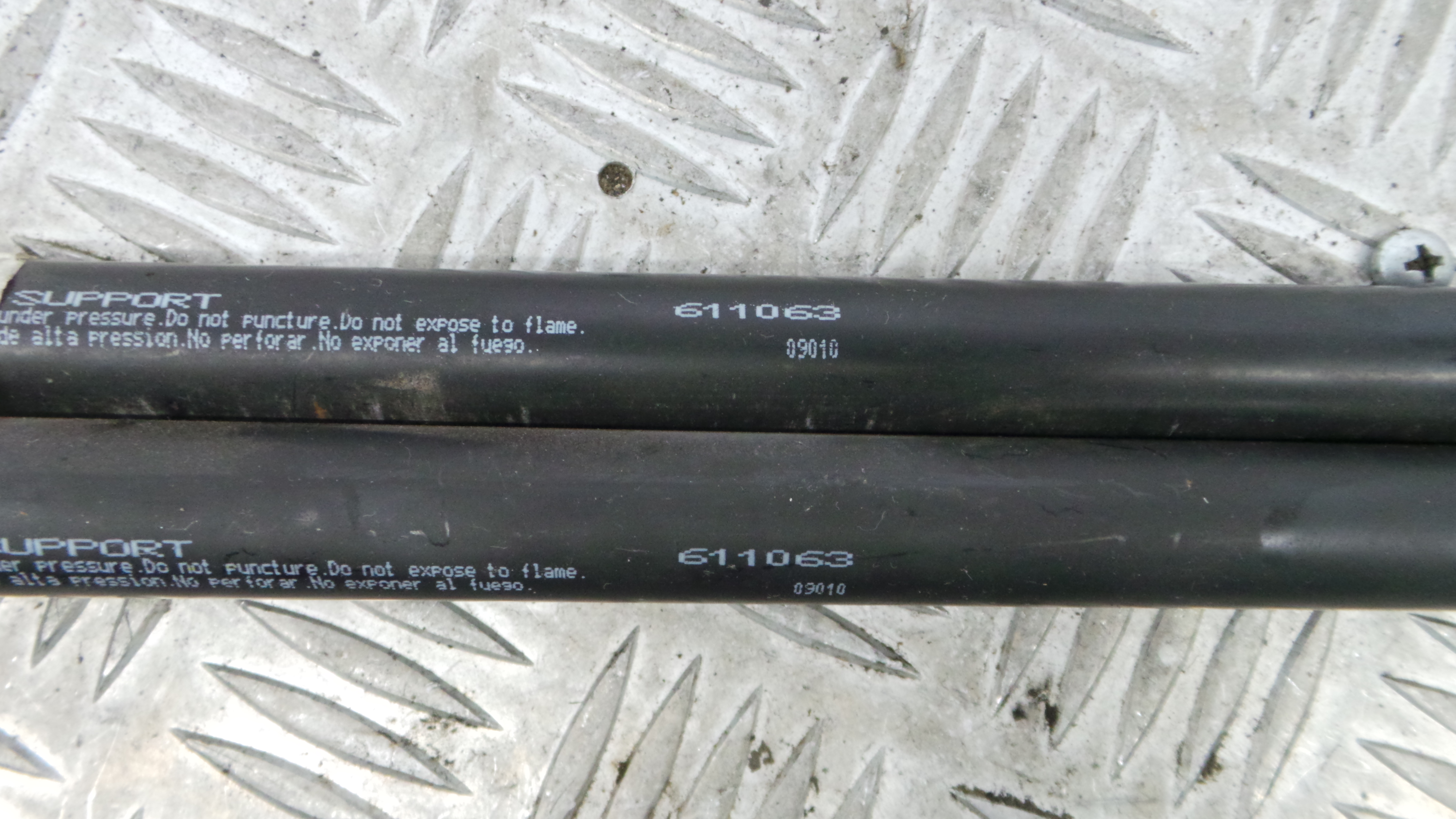 Amortecedor da Mala 611063 - VOLVO V40 Combi (645)-33202130