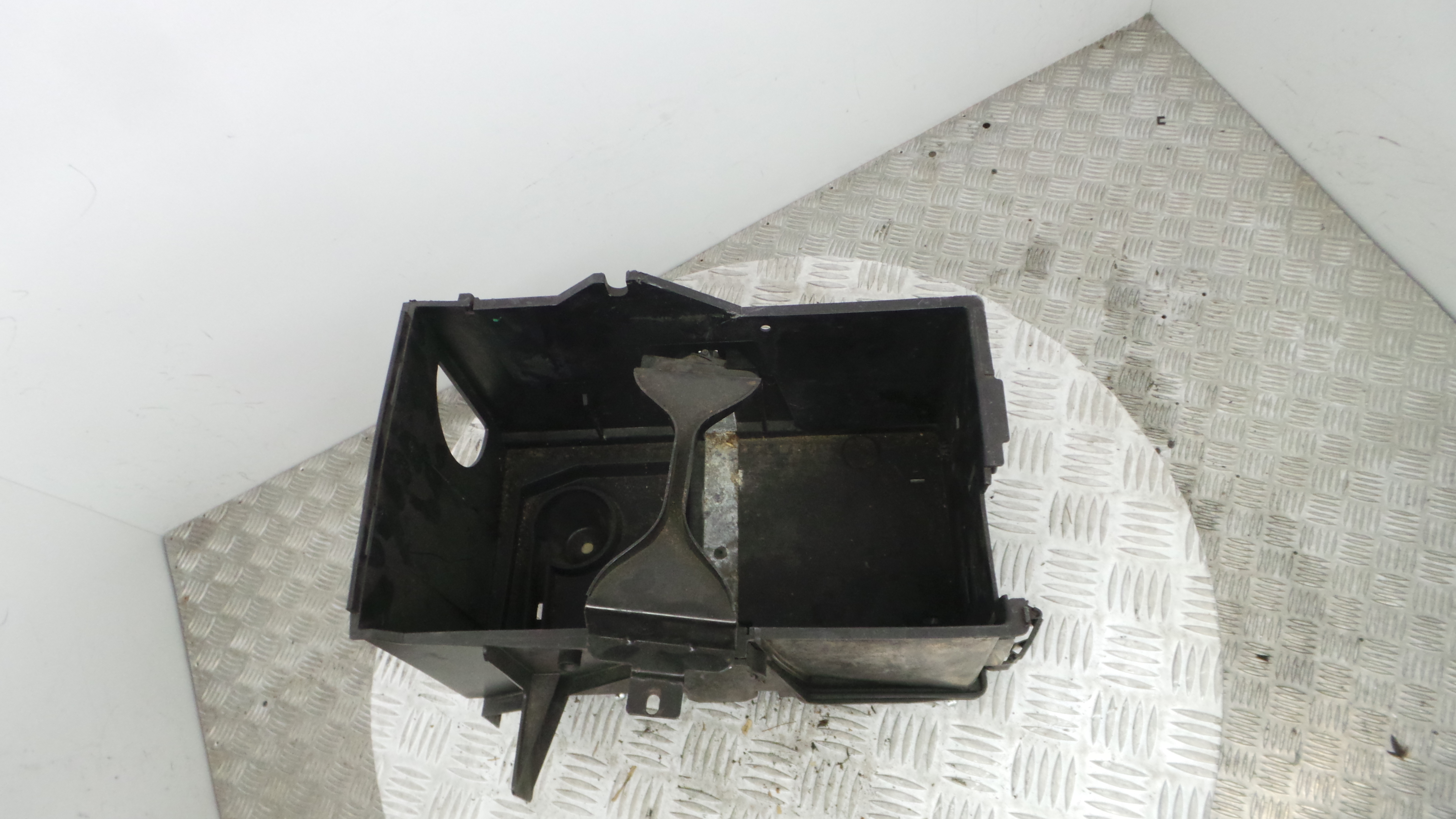 Base da Bateria 3M51-10723 - VOLVO V50 (545)-33202249