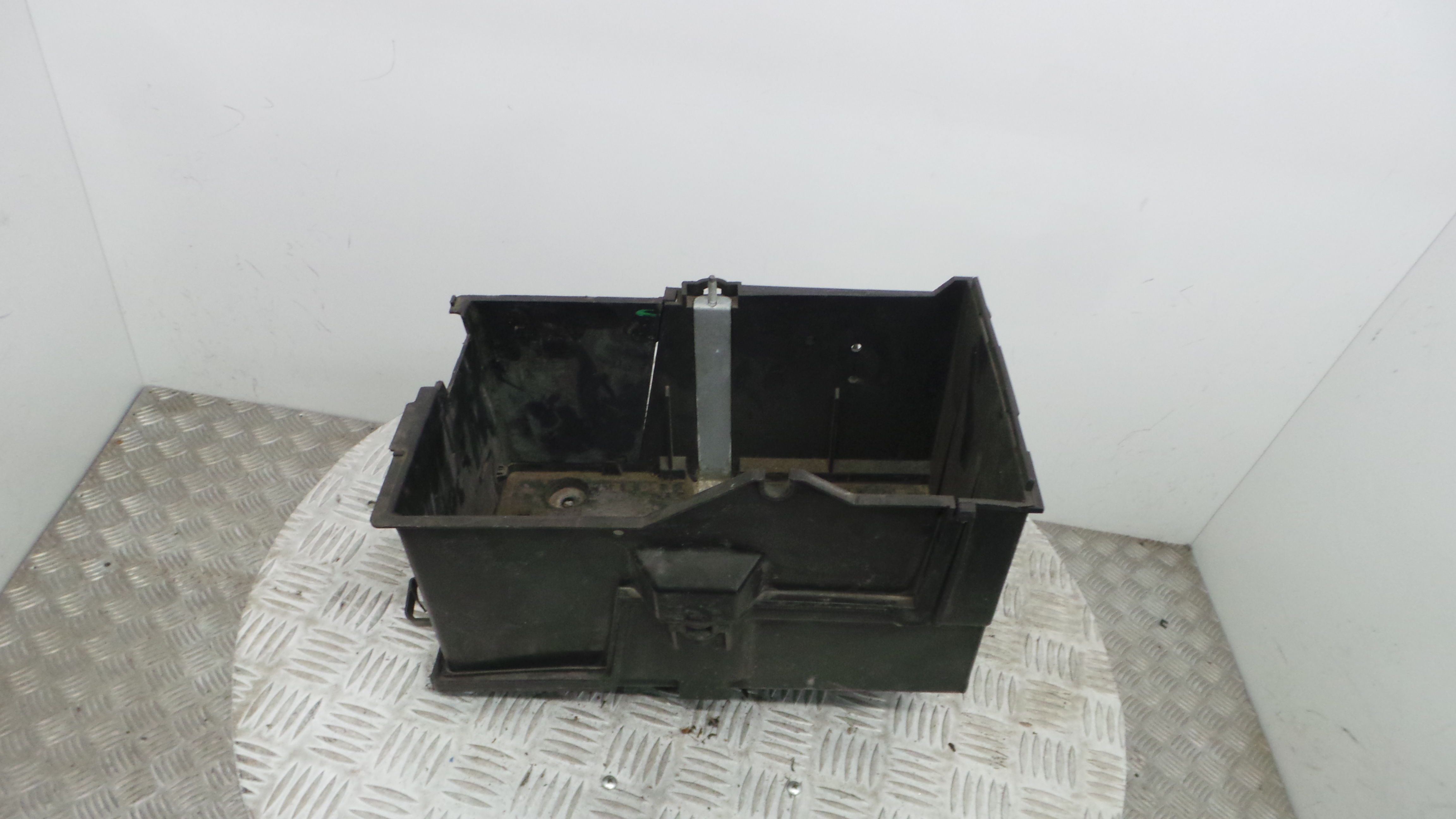 Base da Bateria 3M51-10723-BJ - VOLVO C30 (533)-33202252