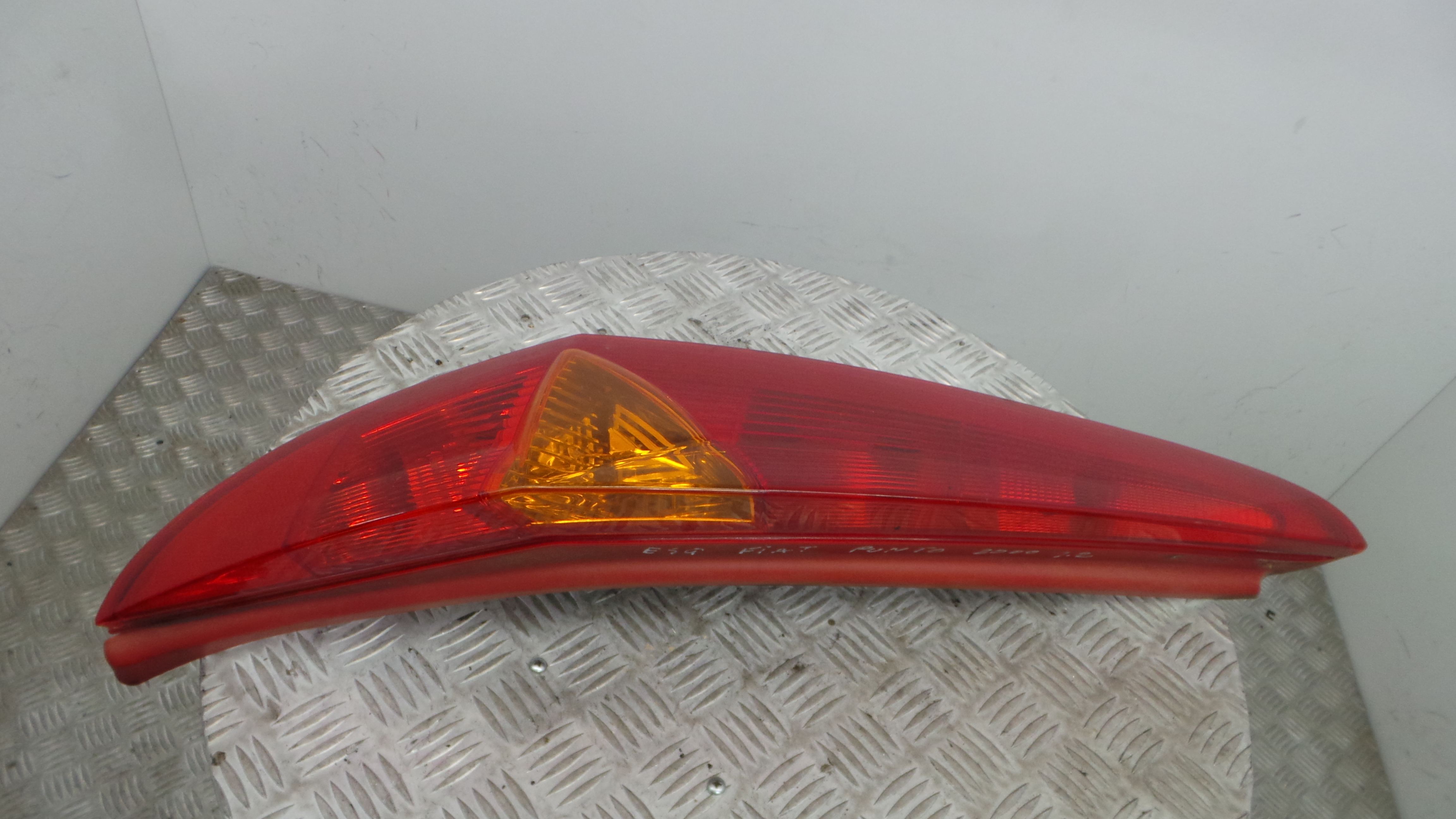 Farolim Stop Esq 0000046794078 - FIAT PUNTO (188_)-33202852 Farolim Stop Esq 0000046794078 - FIAT PUNTO (188_)-33202852