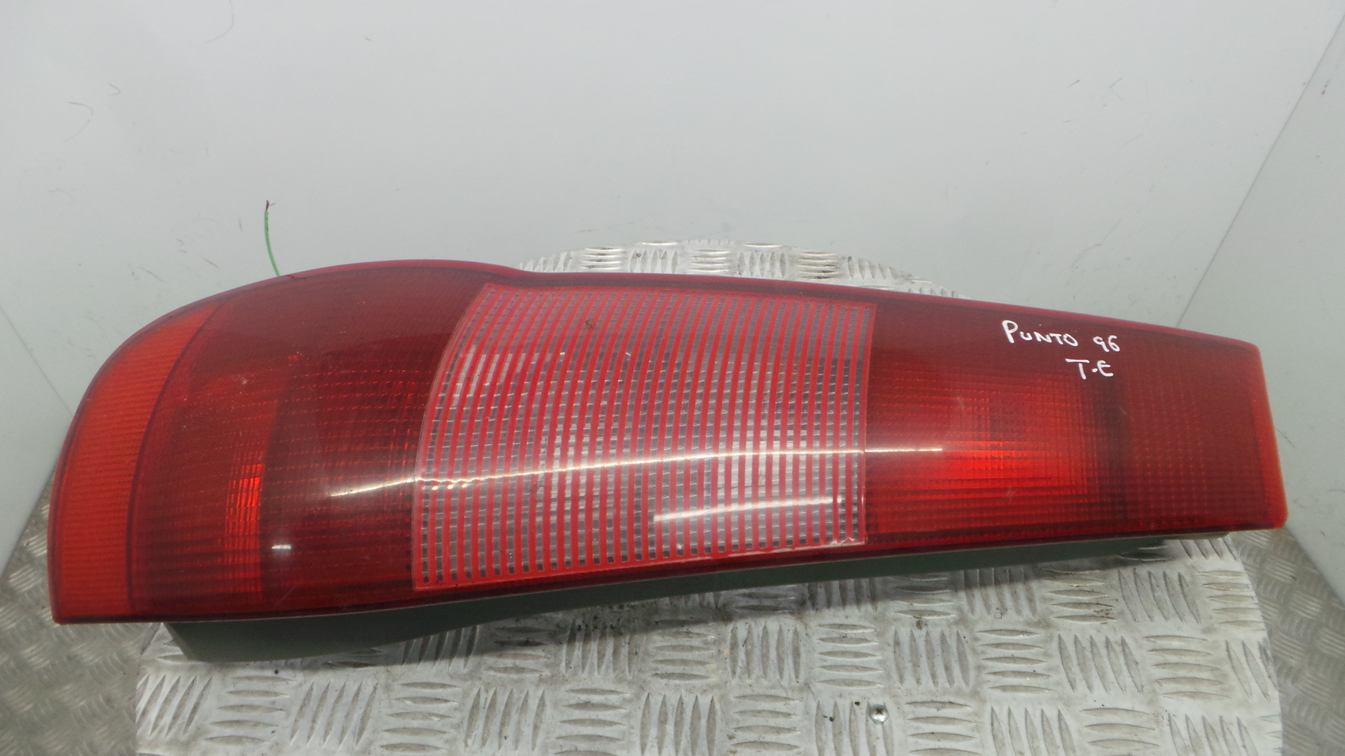 Farolim Stop Esq 7730723 - FIAT PUNTO (176_)-33202861