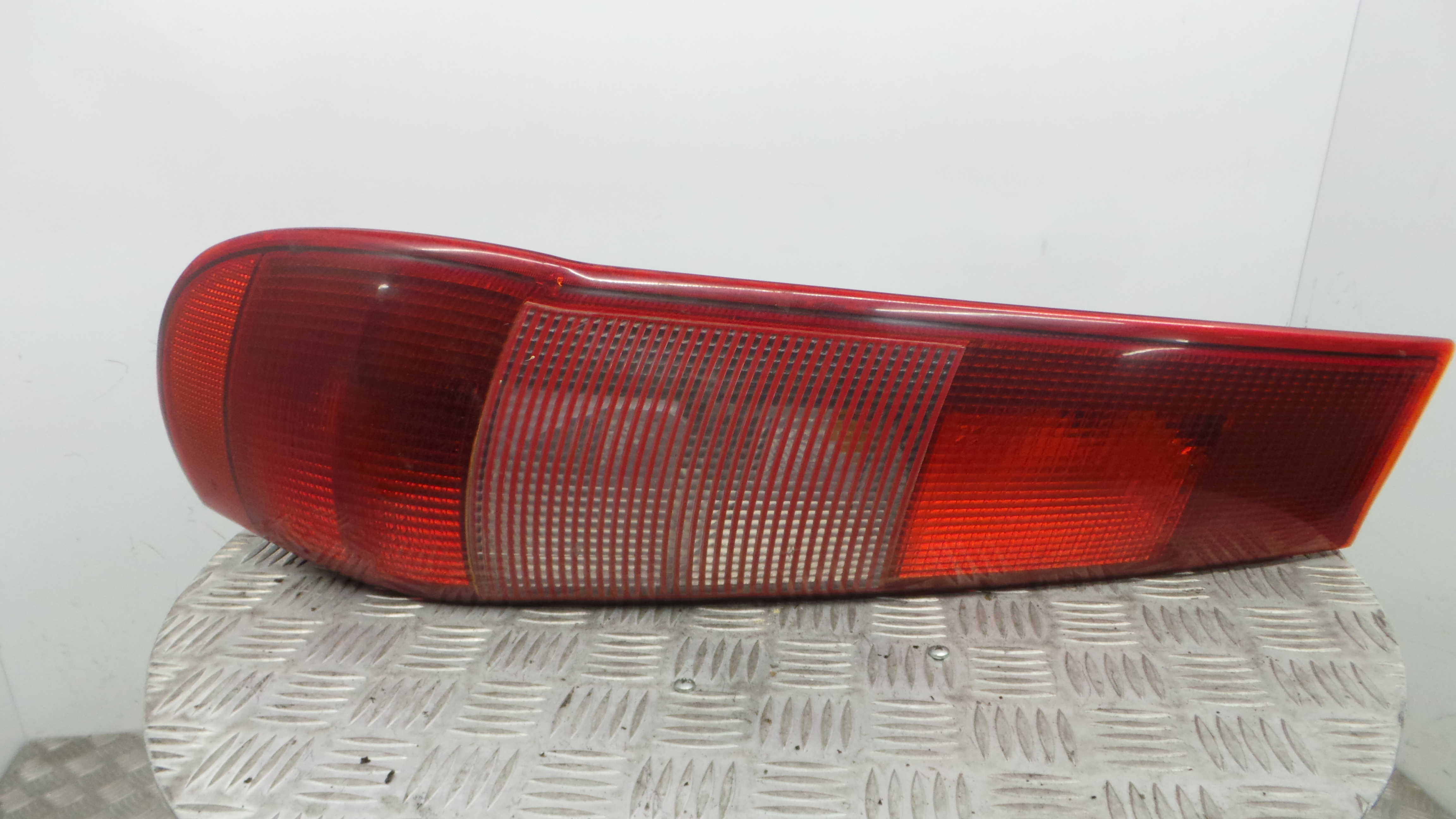 Farolim Stop Esq 464010830 - FIAT PUNTO (176_)-33202864 Farolim Stop Esq 464010830 - FIAT PUNTO (176_)-33202864