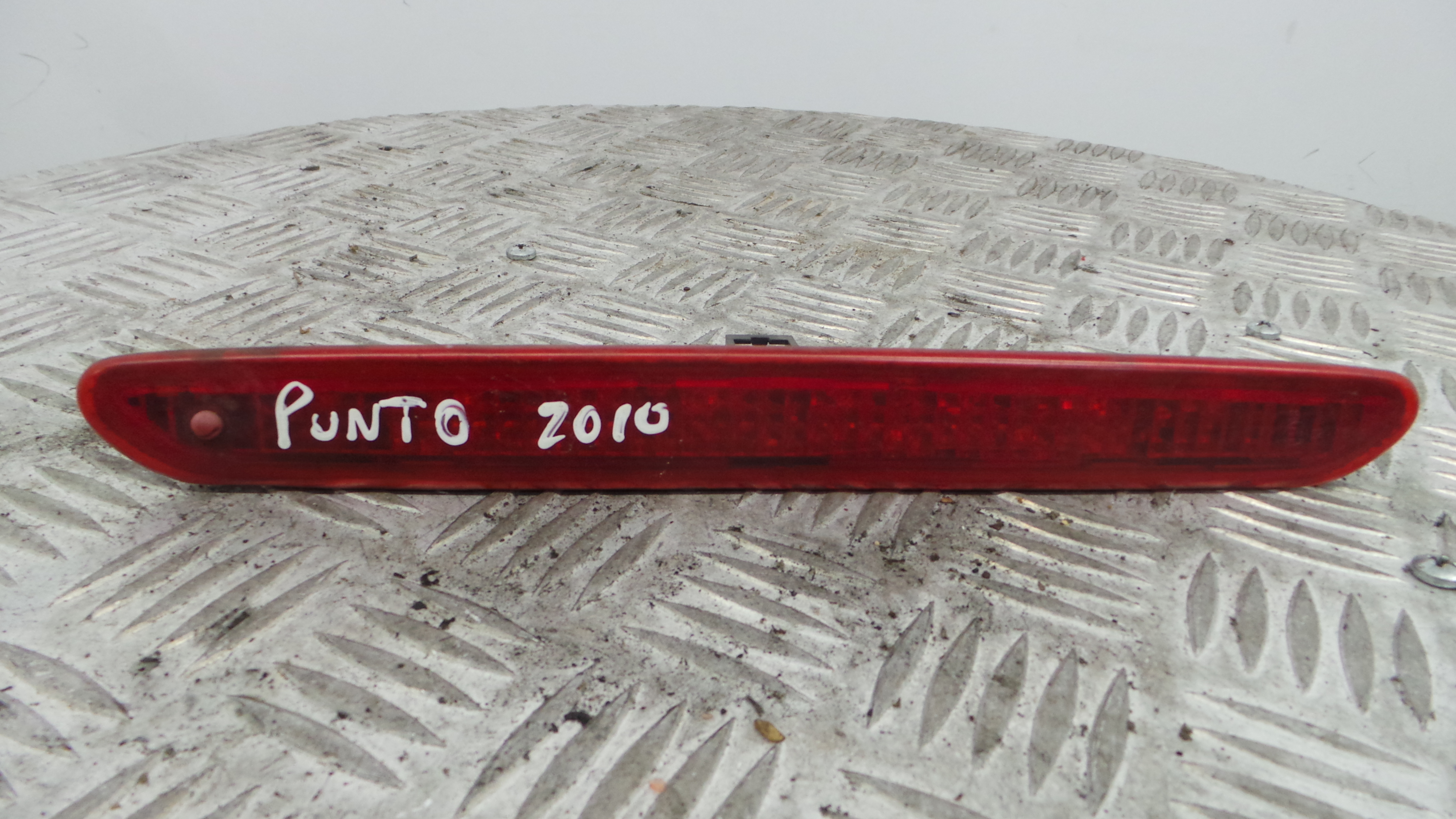 Farolim Stop Central / Luz de Stop Adicional 2122000407 - FIAT GRANDE PUNTO (199_)-33203034 Farolim Stop Central / Luz de Stop Adicional 2122000407 - FIAT GRANDE PUNTO (199_)-33203034