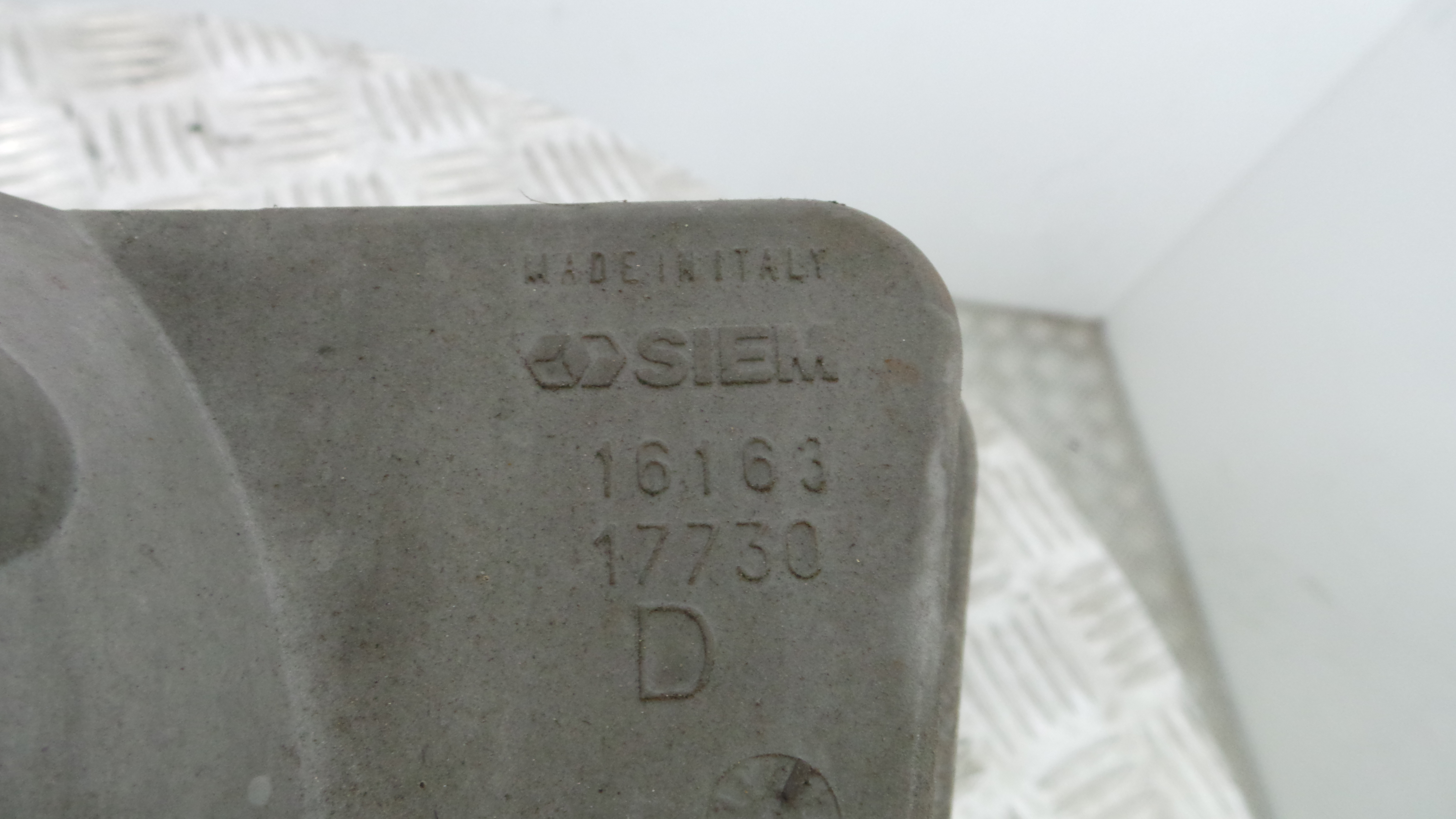 Ótica Dto 1616317730 - IVECO DAILY I Caixa-33203141