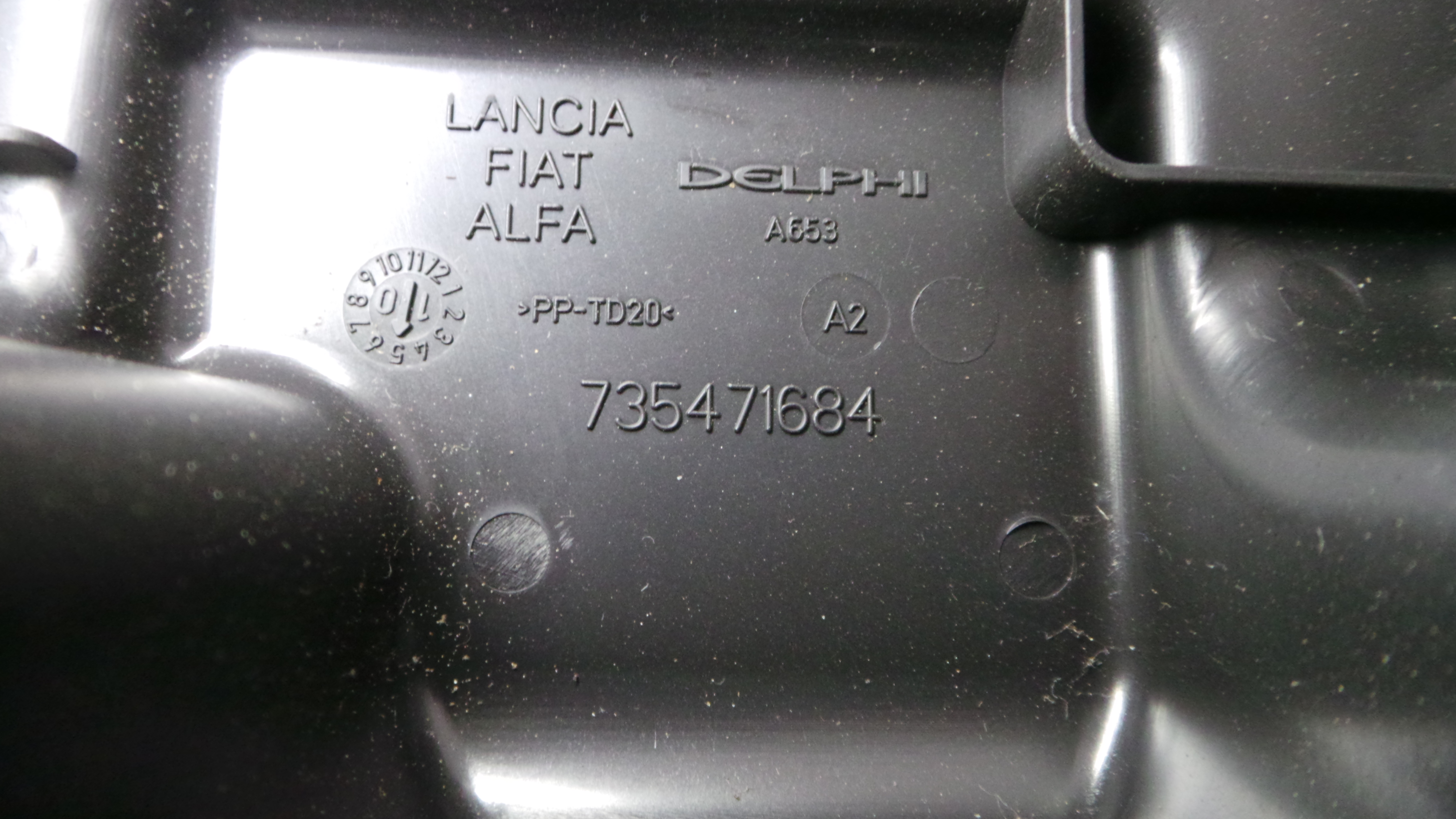 Caixa de Fusiveis 735471685 - FIAT PUNTO Caixa/parte traseira inclinada (199_)-33250693