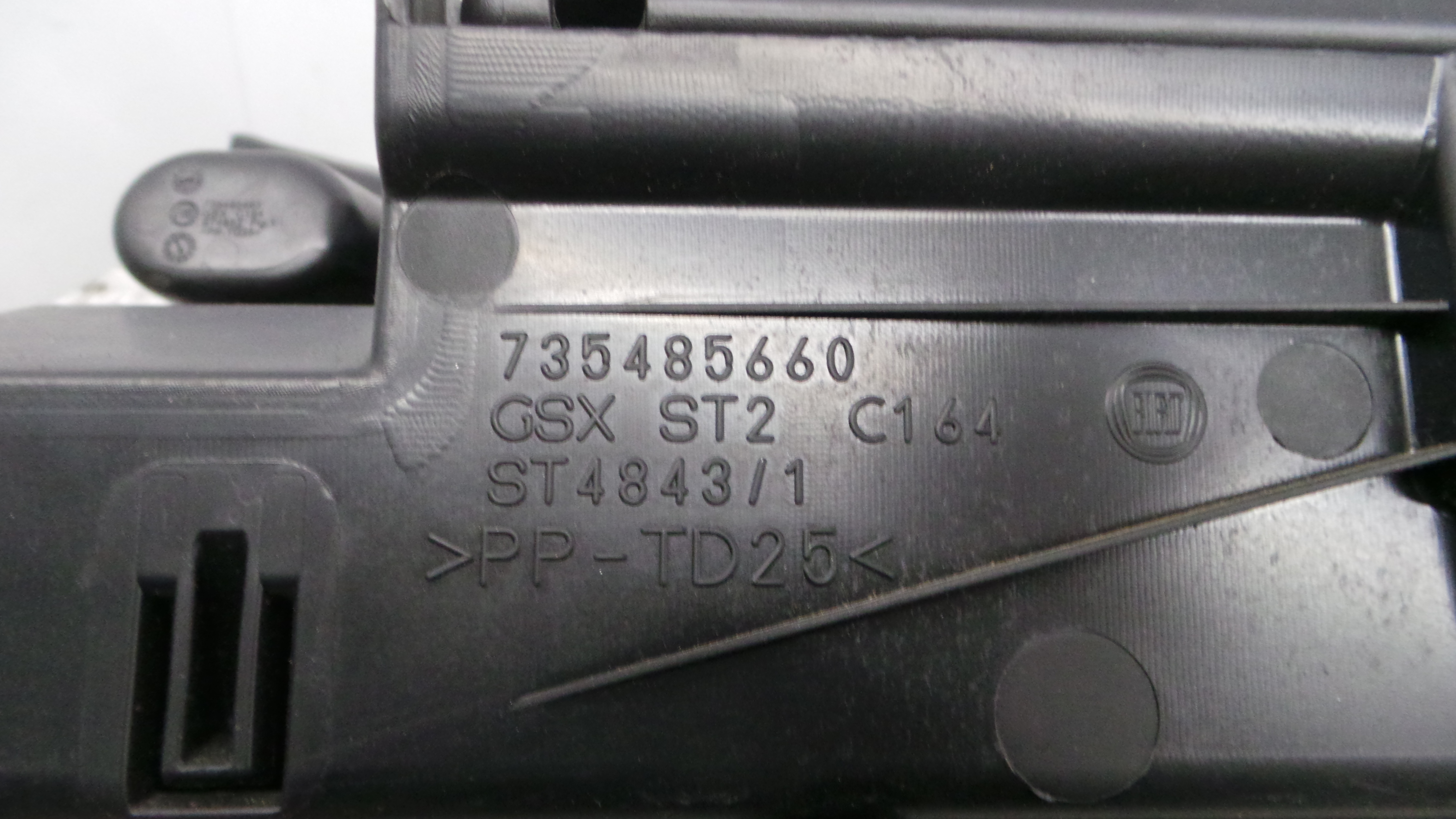 Porta Luvas  735485660 - FIAT PUNTO Caixa/parte traseira inclinada (199_)-33250743