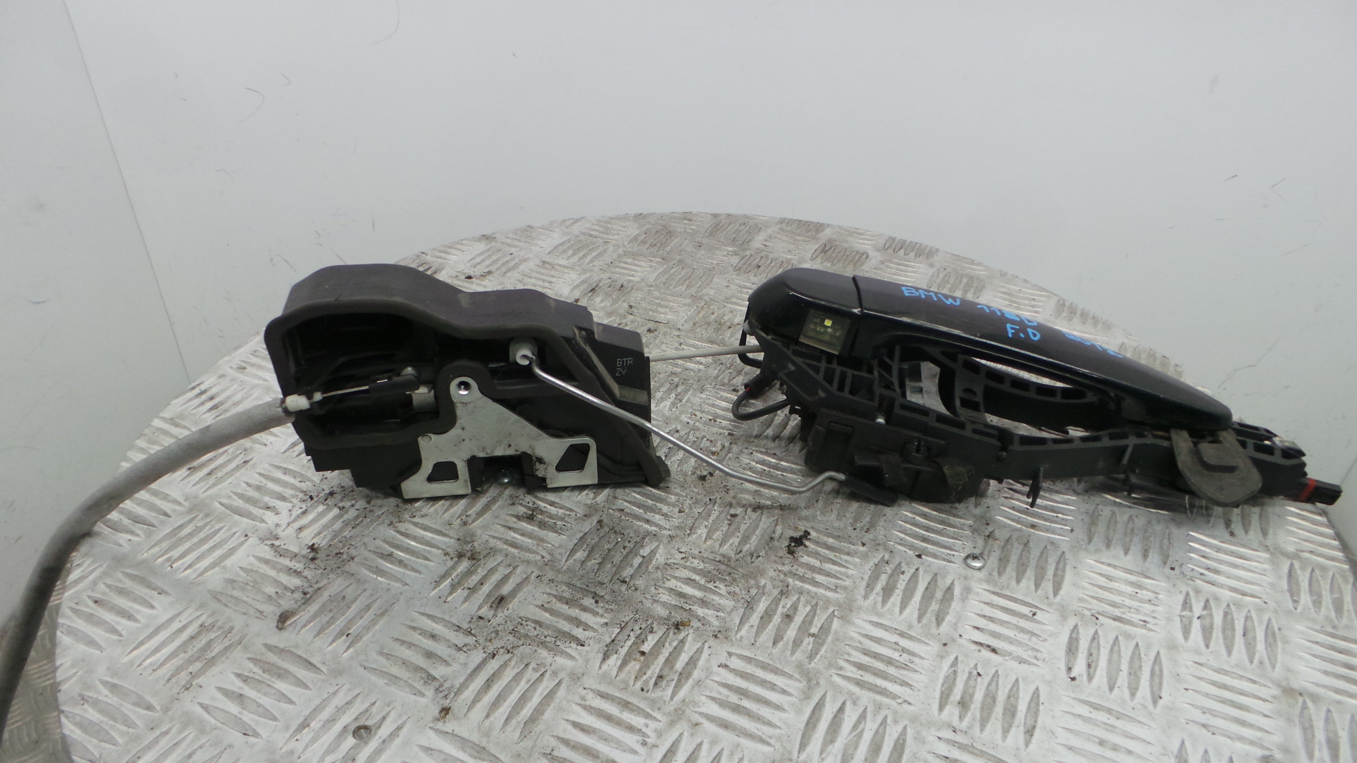 Fecho da Porta Frente Dto 51.21-7229458 - BMW 1 (F20), 1 Sports Hatch (F20)-33250795 Fecho da Porta Frente Dto 51.21-7229458 - BMW 1 (F20), 1 Sports Hatch (F20)-33250795