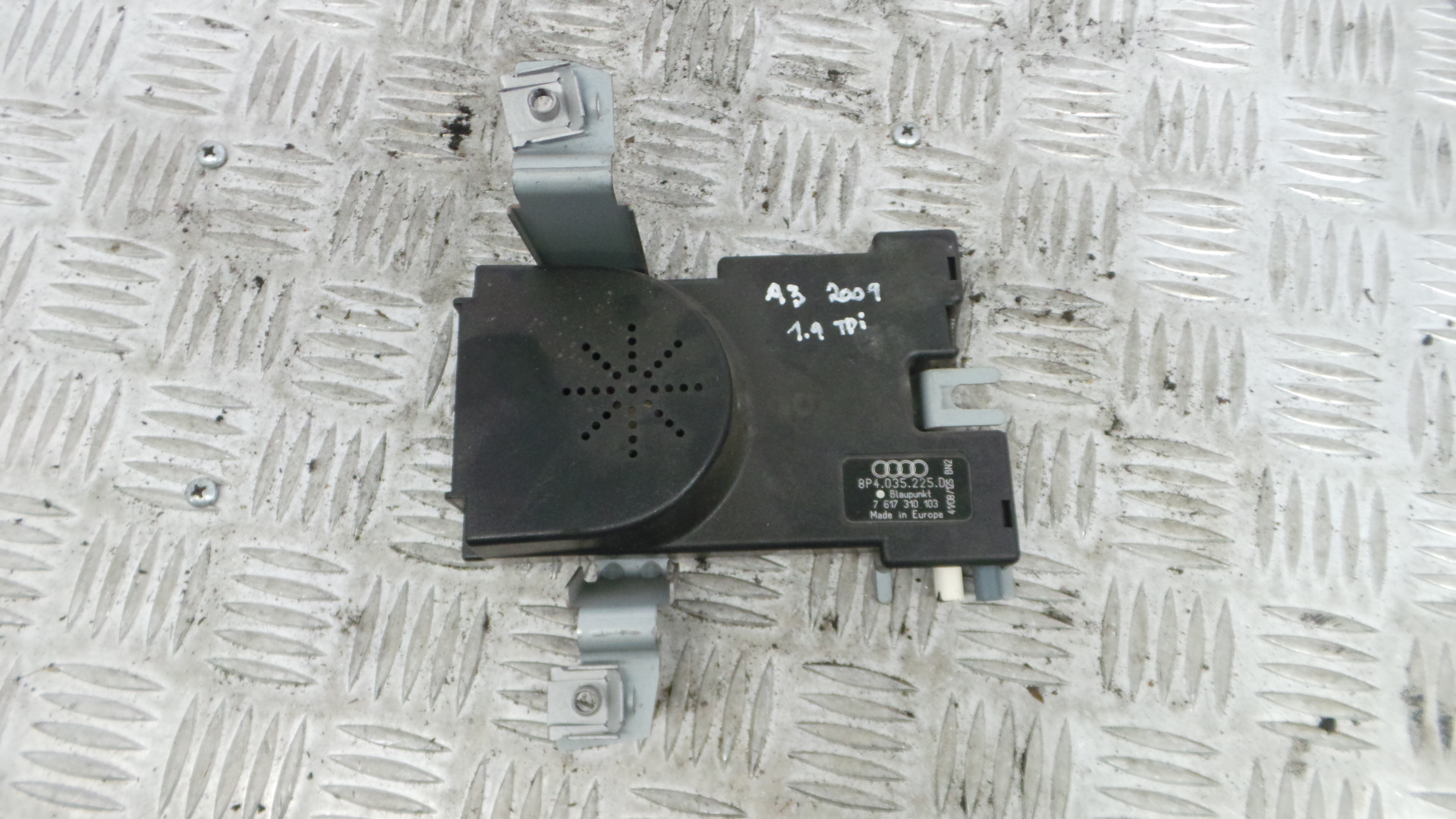 Adaptador Antena 8P4035225D - AUDI A3 (8P1)-33250816 Adaptador Antena 8P4035225D - AUDI A3 (8P1)-33250816