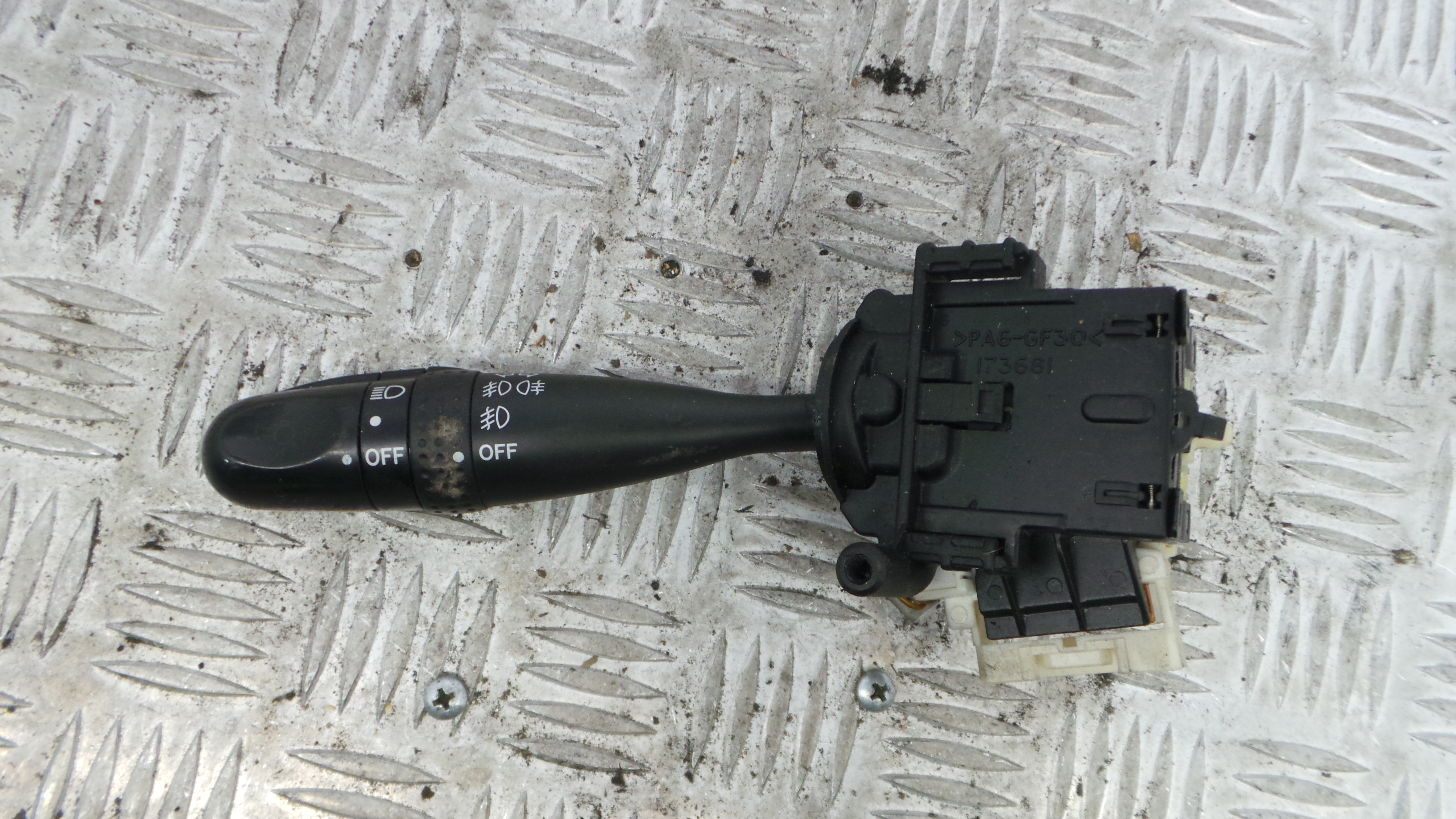 Manete / Comando dos Piscas 173681 - TOYOTA YARIS (_P9_), YARIS/VITZ (_P9_)-33250827