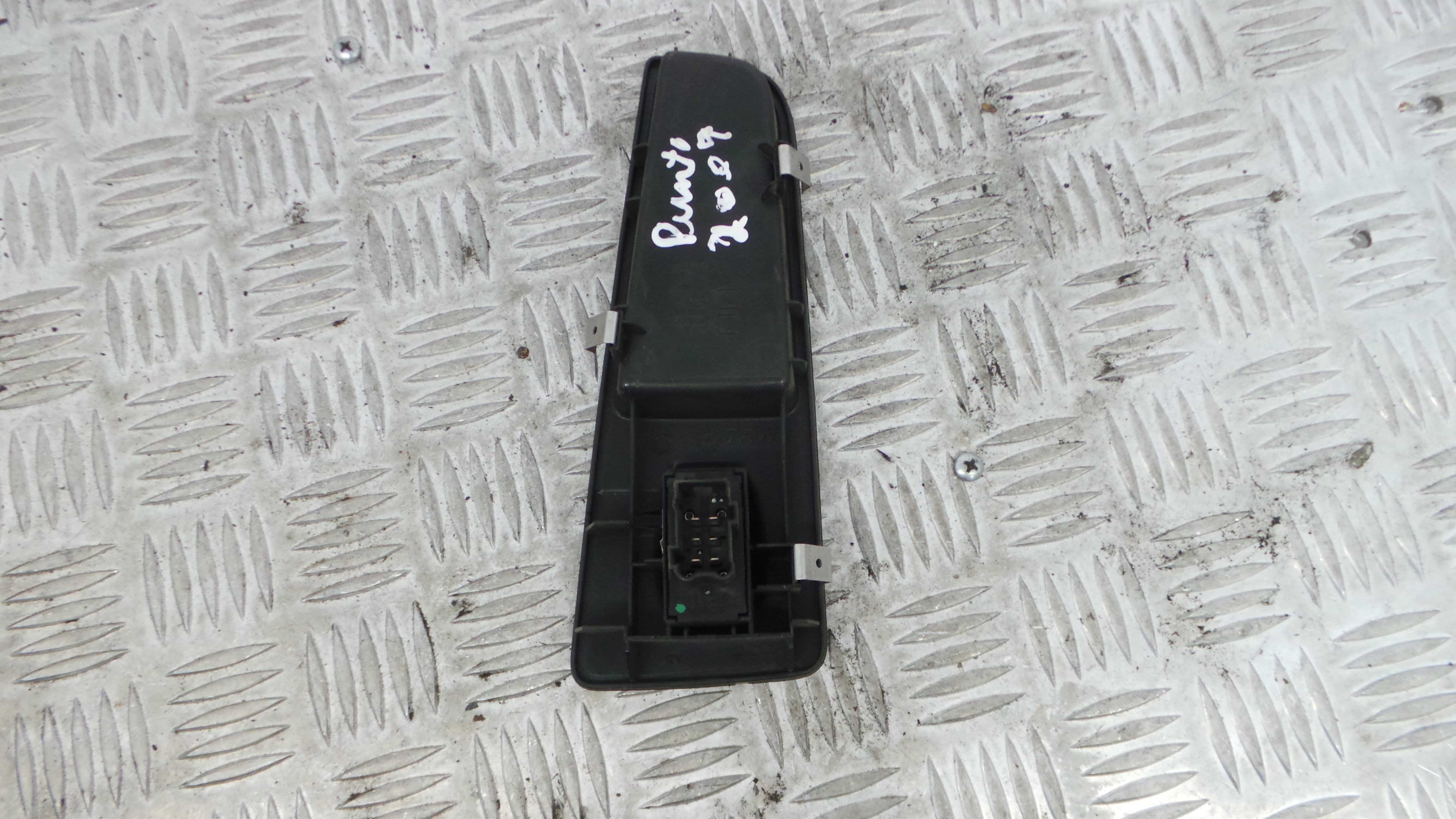 Interruptor / Comando Elevador Vidro Frente Dto 735380450 - FIAT PUNTO Caixa/parte traseira inclina-33251314