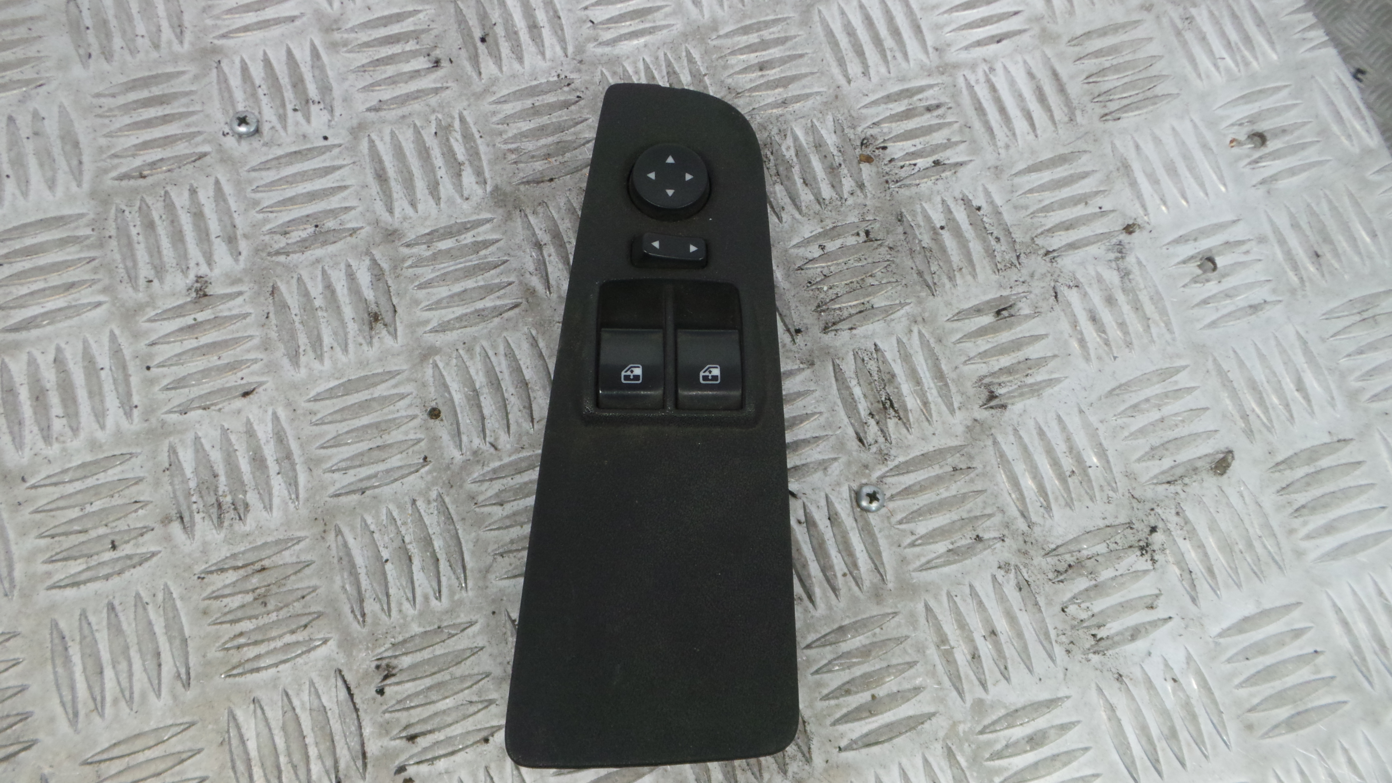 Interruptor / Comando Elevador Vidro Frente Esq  735423371 - FIAT GRANDE PUNTO (199_)-33251332