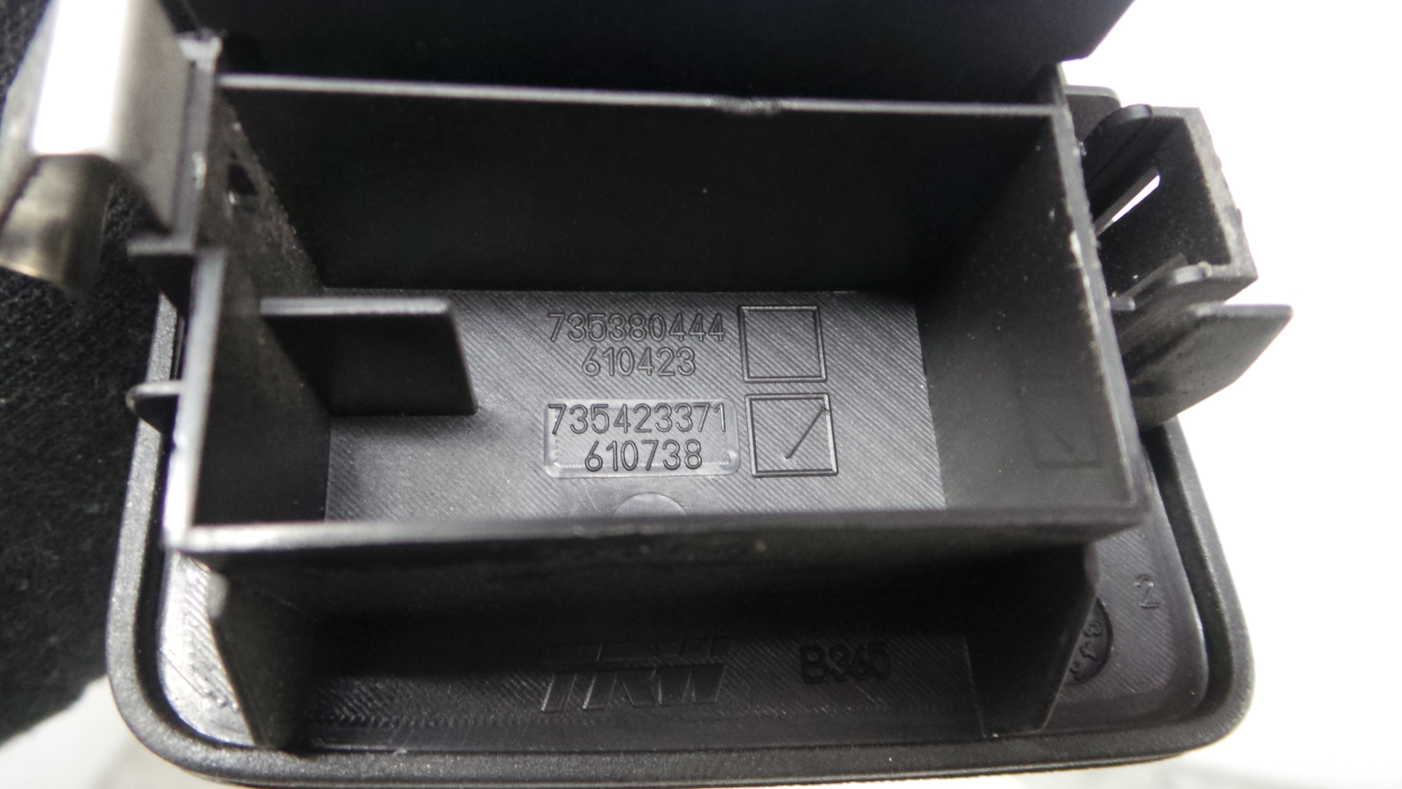 Interruptor / Comando Elevador Vidro Frente Esq  735423371 - FIAT PUNTO Caixa/parte traseira inclina-33251335
