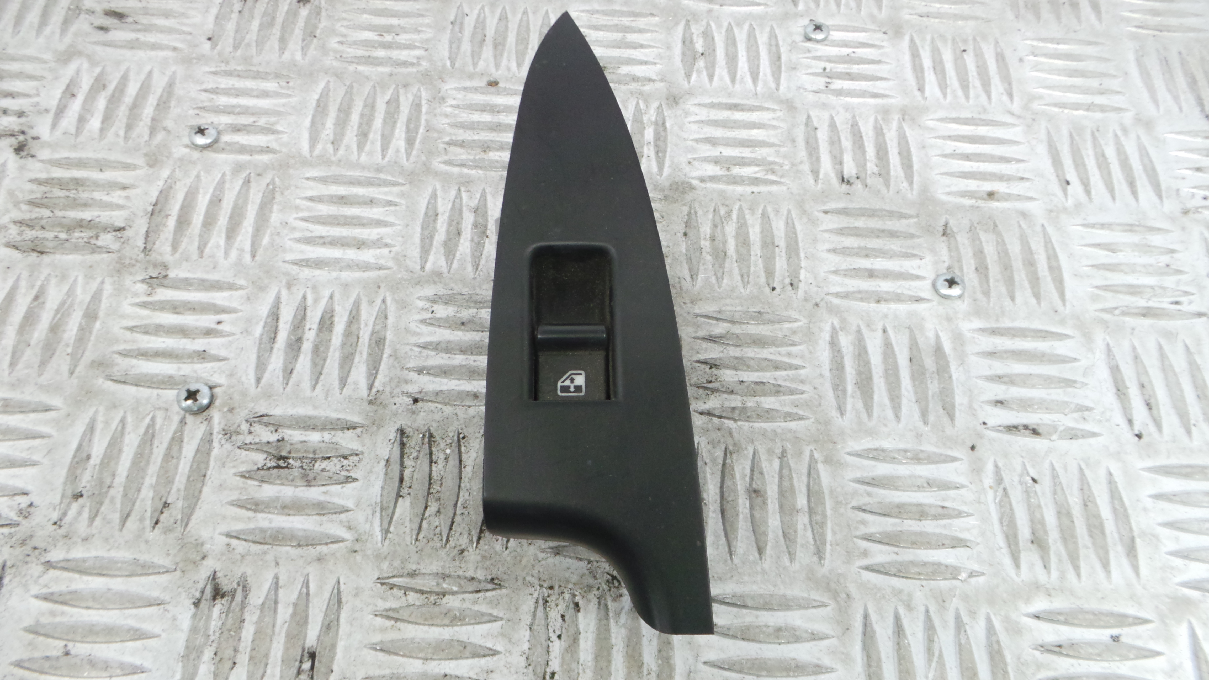 Interruptor / Comando Elevador Vidro Trás Esq 156094789 - ALFA ROMEO GIULIETTA (940_)-33251747