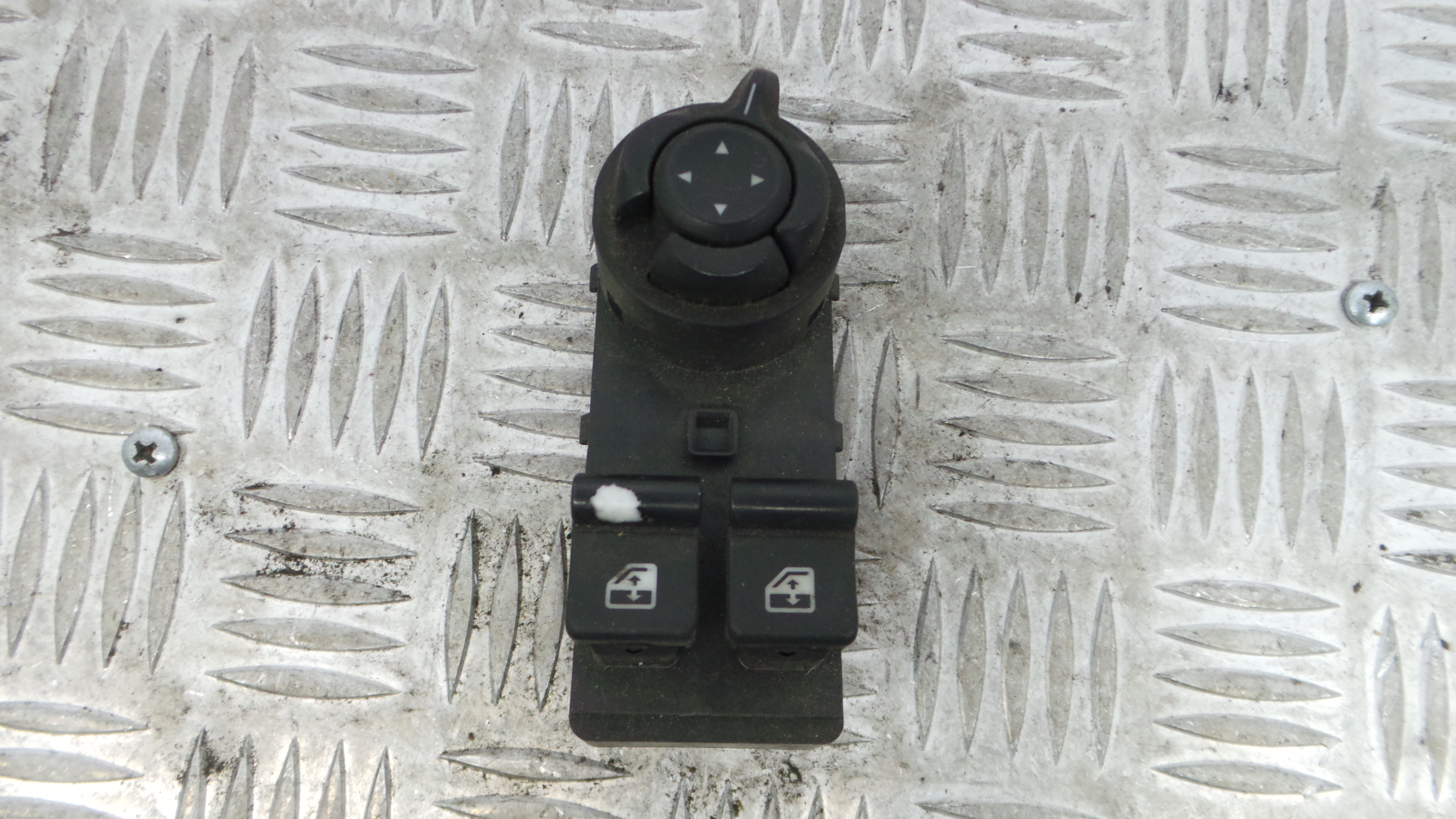 Interruptor / Comando Elevador Vidro Frente Esq  156085170 - ALFA ROMEO MITO (955_)-33251771