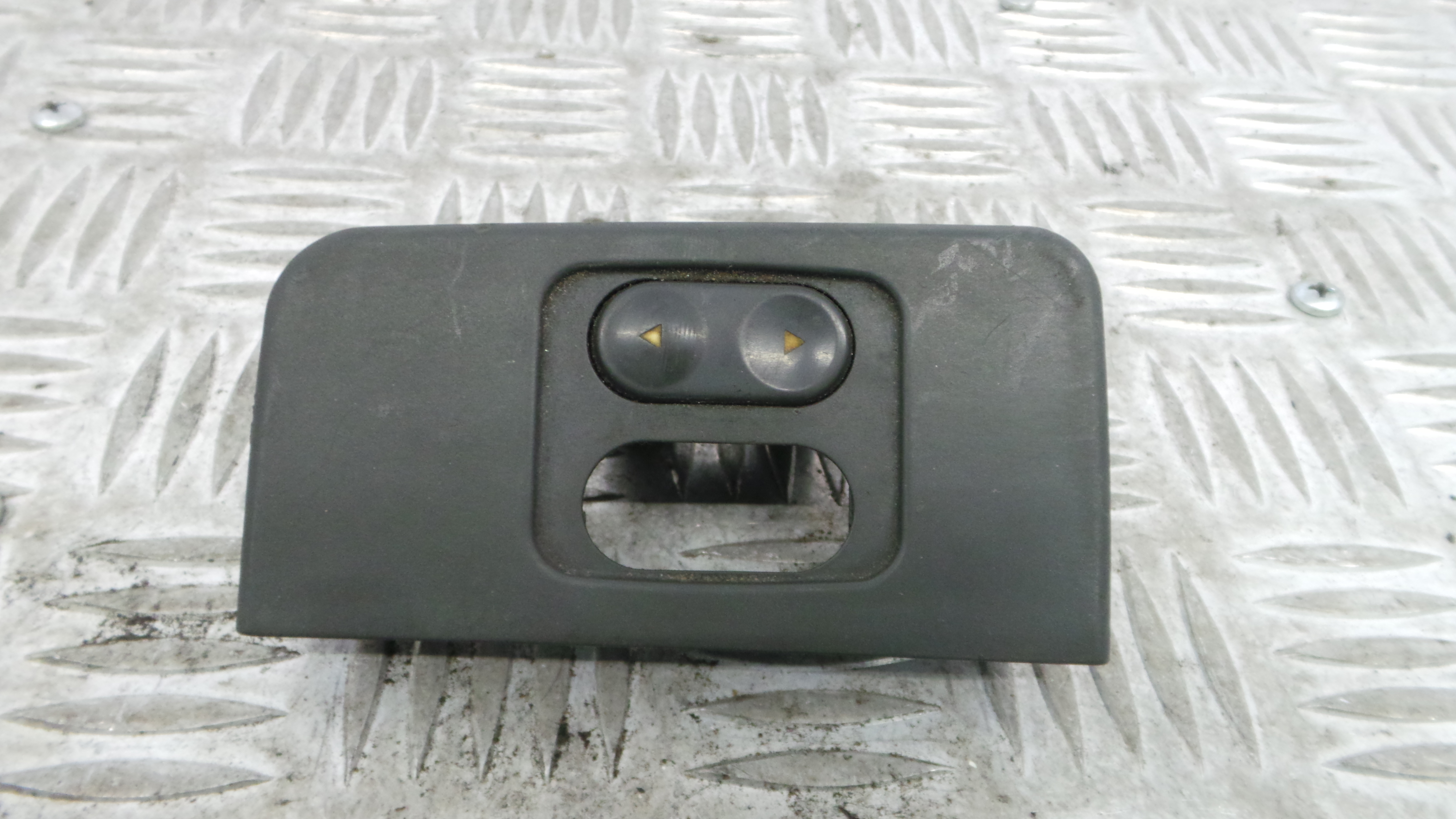Interruptor / Comando Elevador Vidro Frente Esq  716645060 - FIAT PUNTO (176_)-33251774