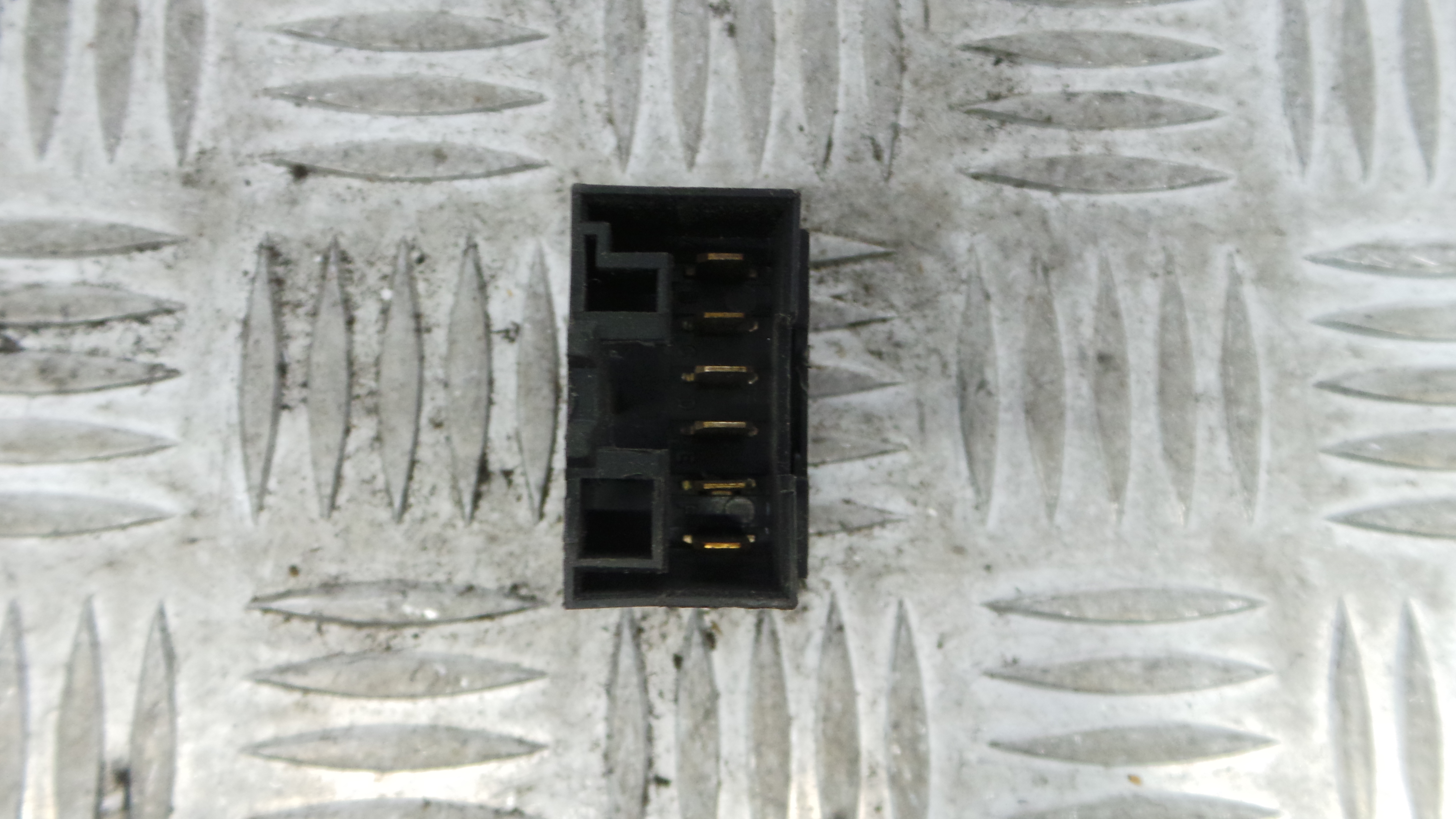 Interruptor / Comando Elevador Vidro Frente Dto  716645060 - FIAT PUNTO (176_)-33251784