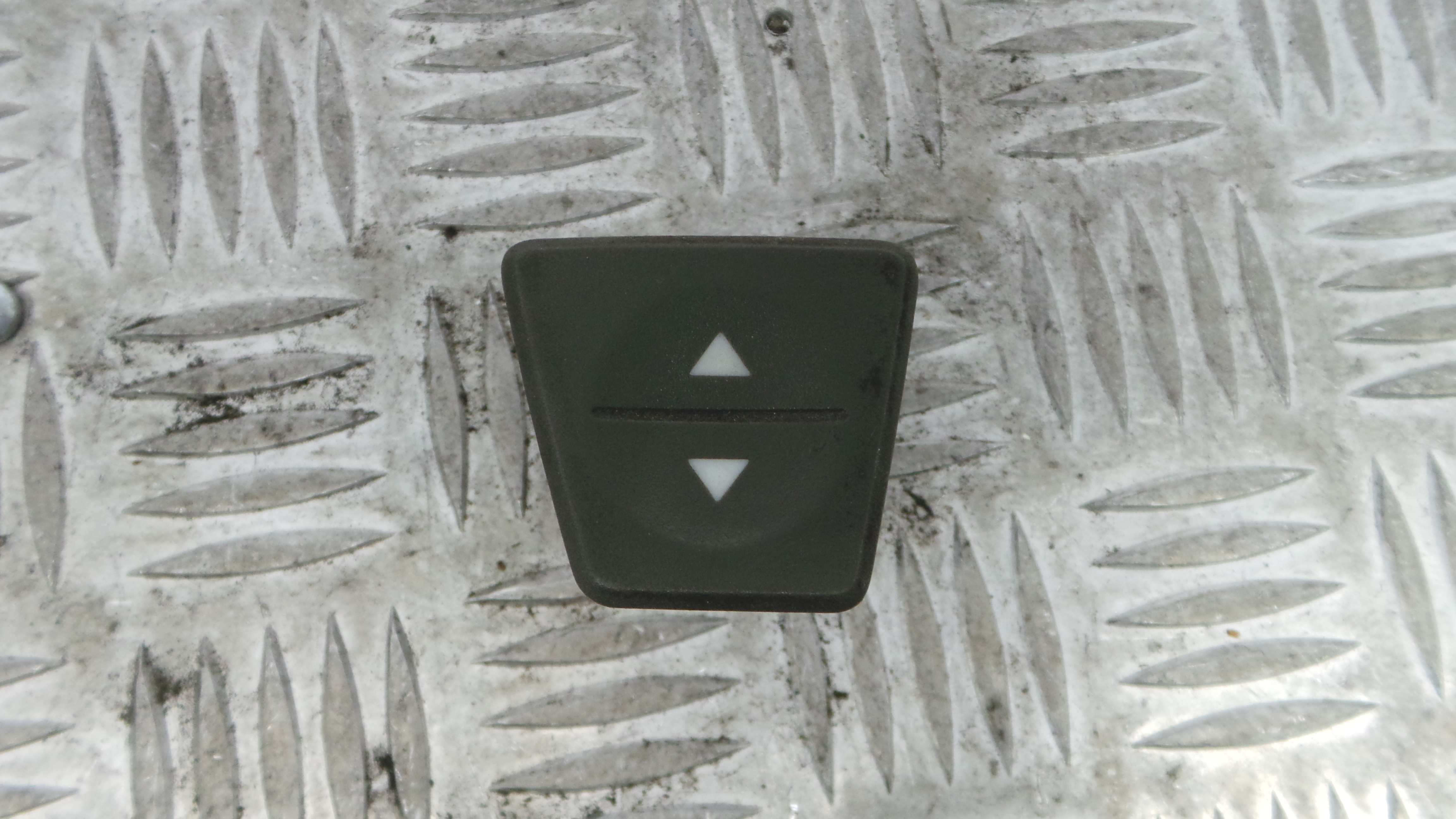 Interruptor / Comando Elevador Vidro Frente Esq  735360836 - FIAT PANDA (169_), PANDA / PANDA CLASSI-33251786