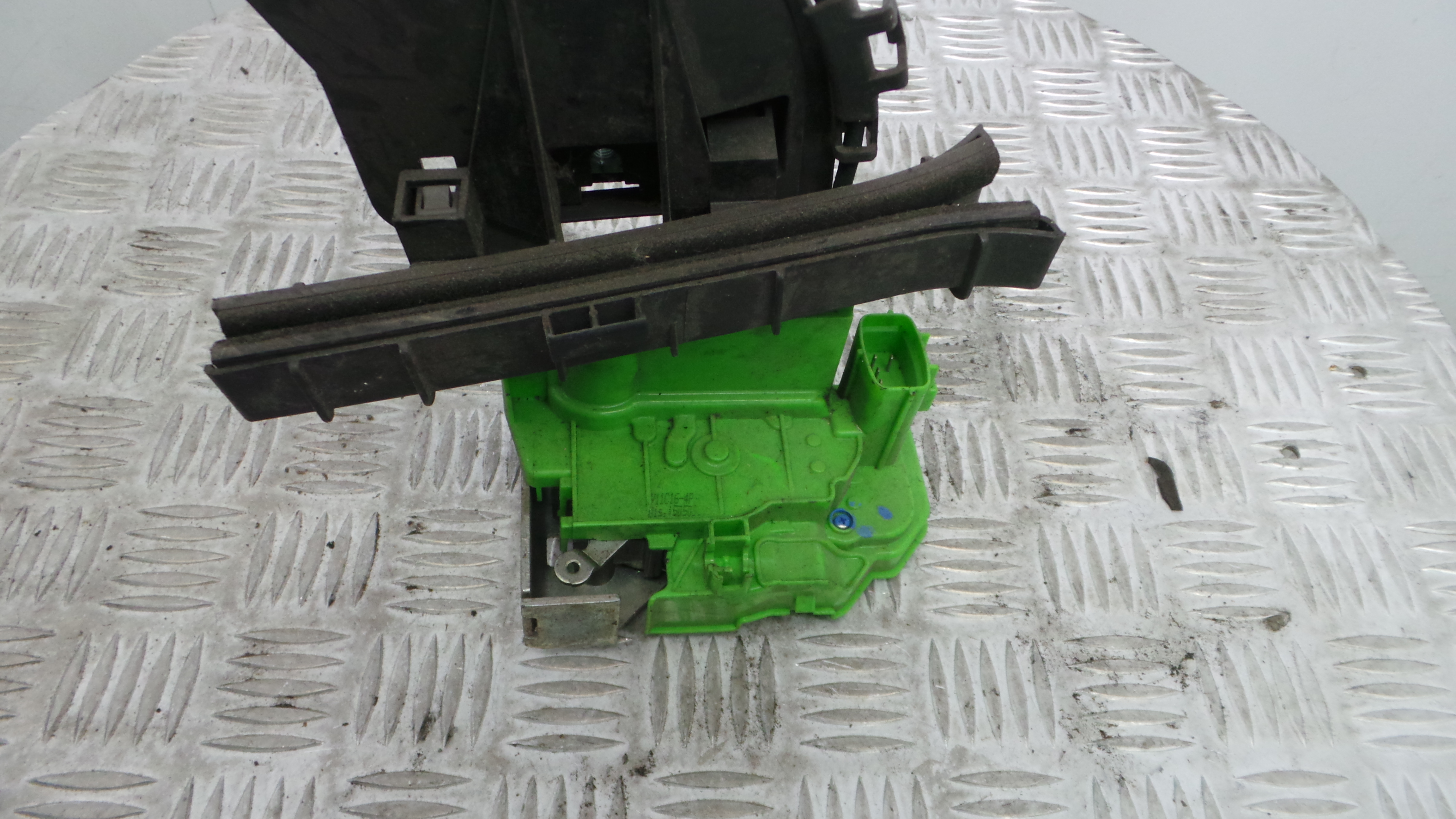 Fecho da Porta Trás Esq 71775809 - ALFA ROMEO GIULIETTA (940_)-33251860