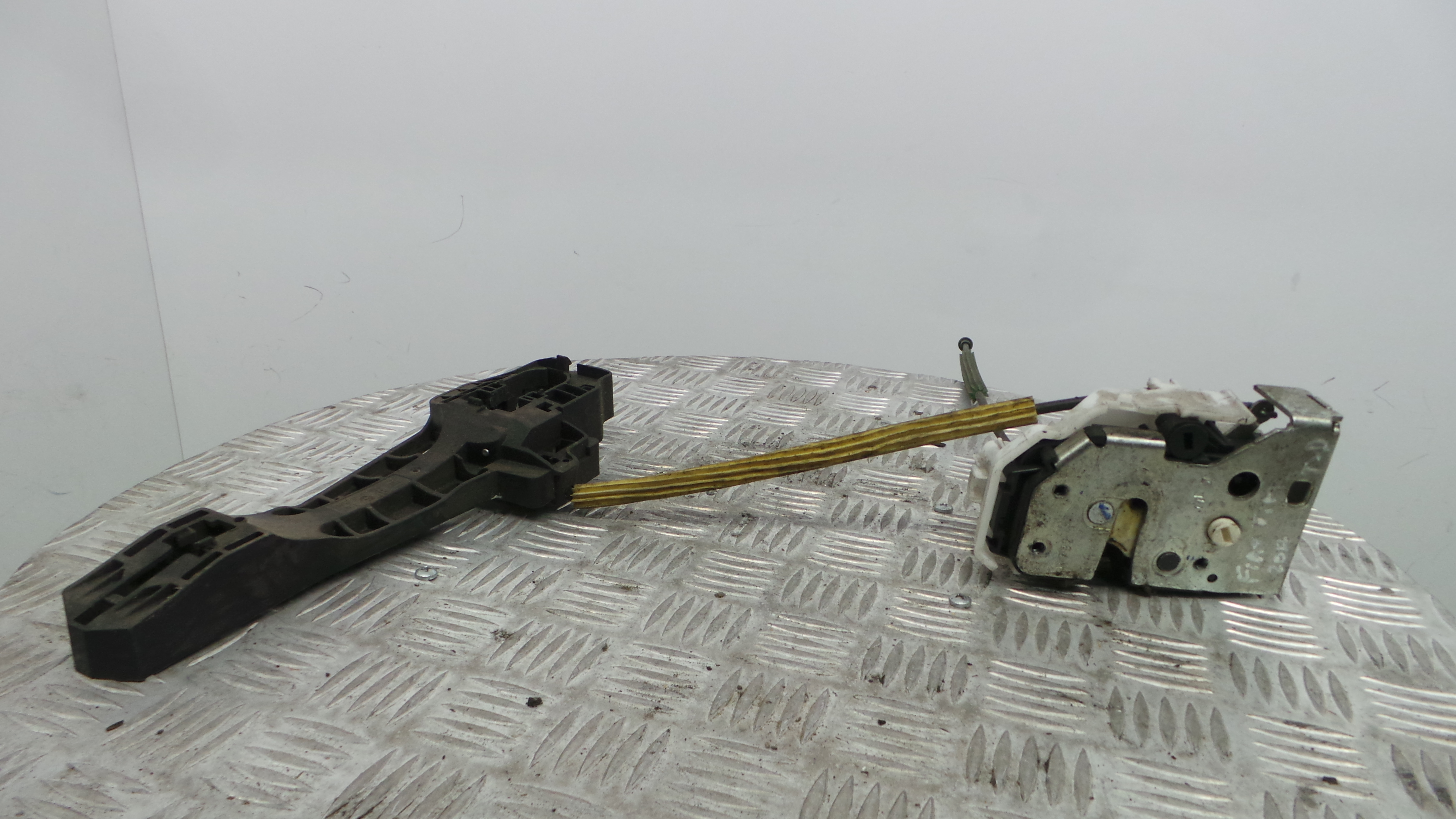 Fecho da Porta Trás Dto 519876030 - FIAT EGEA Hatchback (356_, 357_), TIPO Hatchback (356_, 357_)-33251878 Fecho da Porta Trás Dto 519876030 - FIAT EGEA Hatchback (356_, 357_), TIPO Hatchback (356_, 357_)-33251878