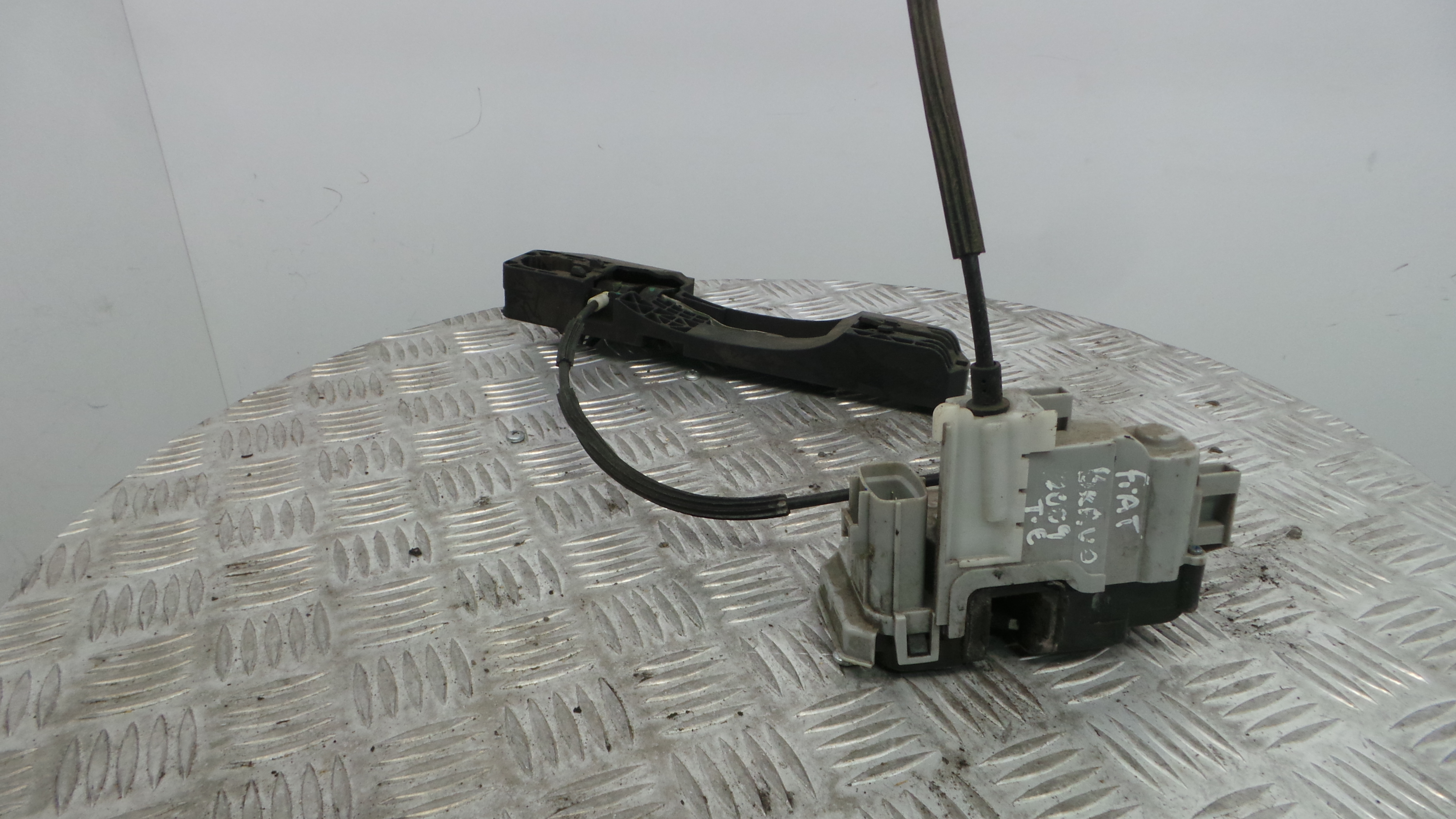 Fecho da Porta Trás Esq 0000051931423 - FIAT BRAVO II (198_)-33251882 Fecho da Porta Trás Esq 0000051931423 - FIAT BRAVO II (198_)-33251882