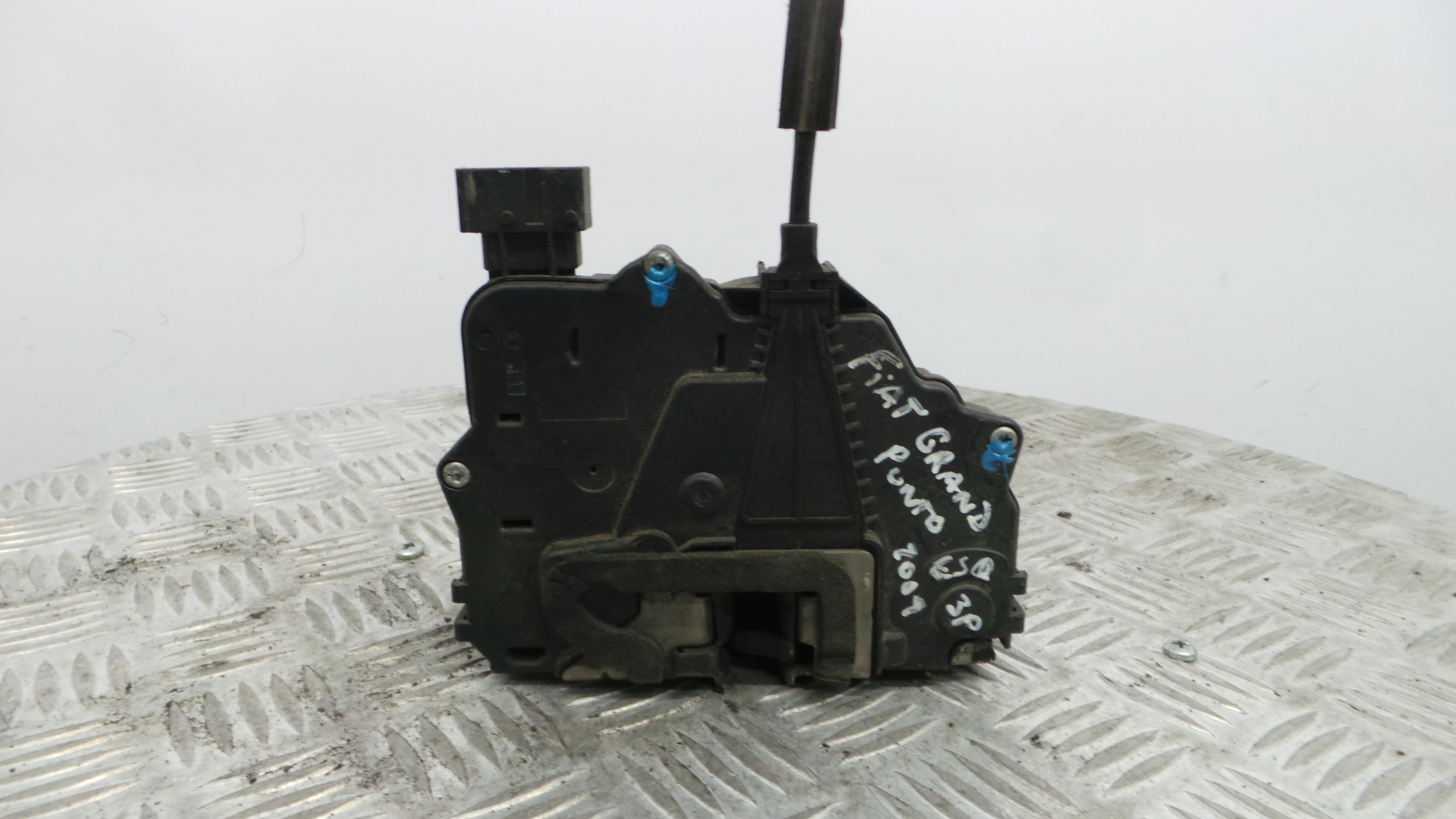 Fecho da Porta Esq 55702897 - FIAT GRANDE PUNTO (199_)-33251919