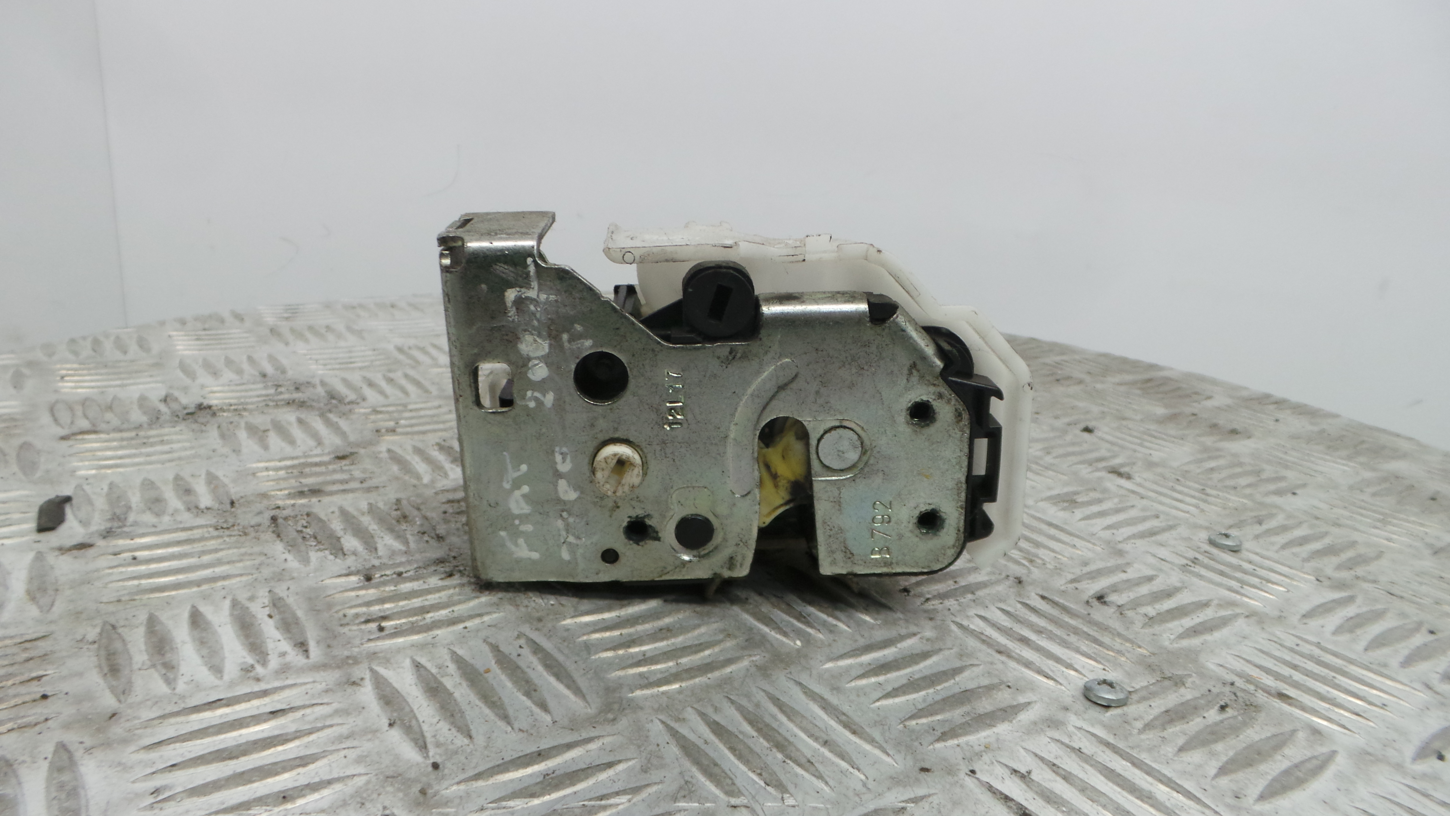 Fecho da Porta Trás Esq 519834810 - FIAT EGEA Hatchback (356_, 357_), TIPO Hatchback (356_, 357_)-33251928