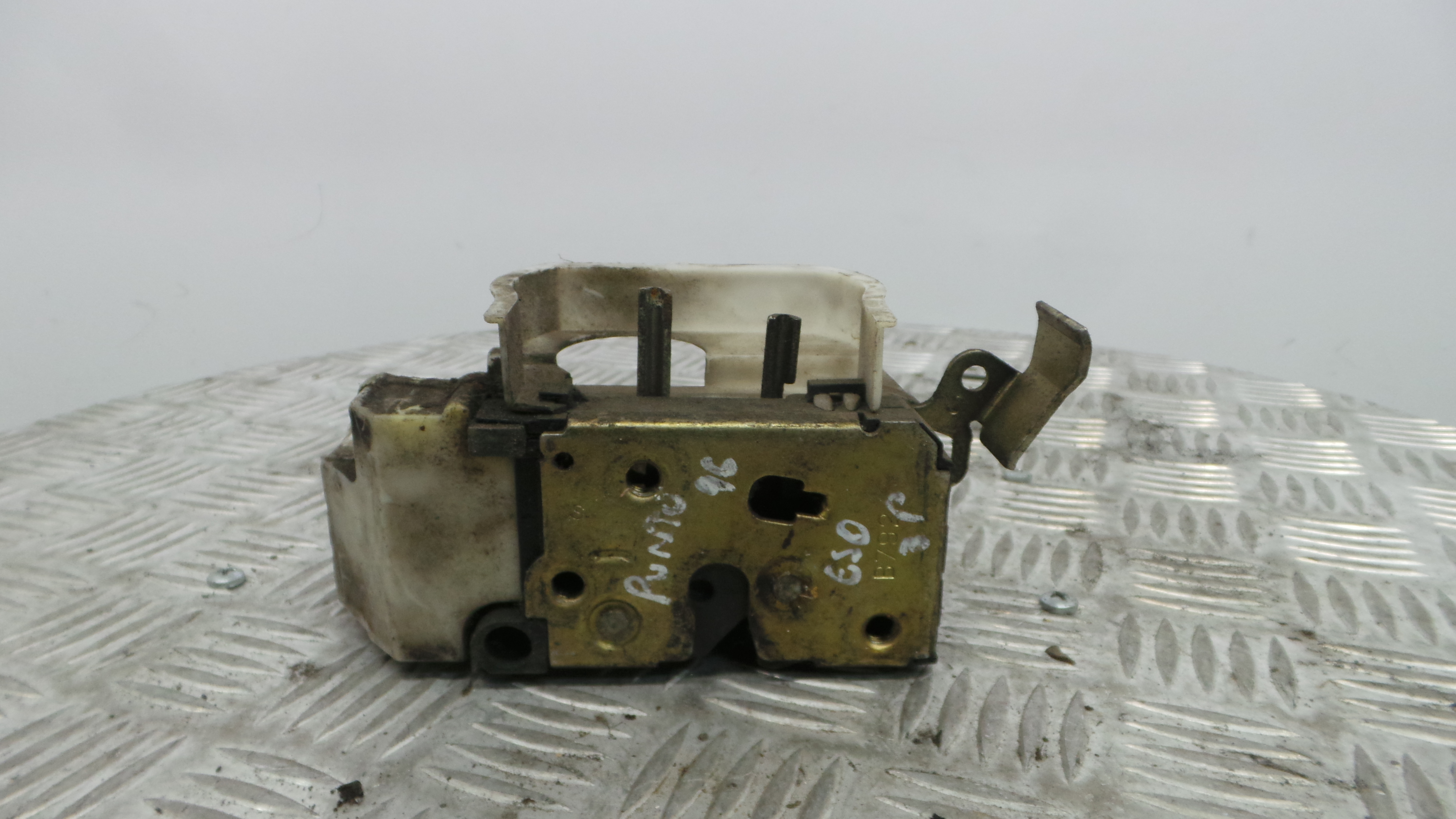 Fecho da Porta Esq 0000046759834 - FIAT PUNTO (176_)-33251941