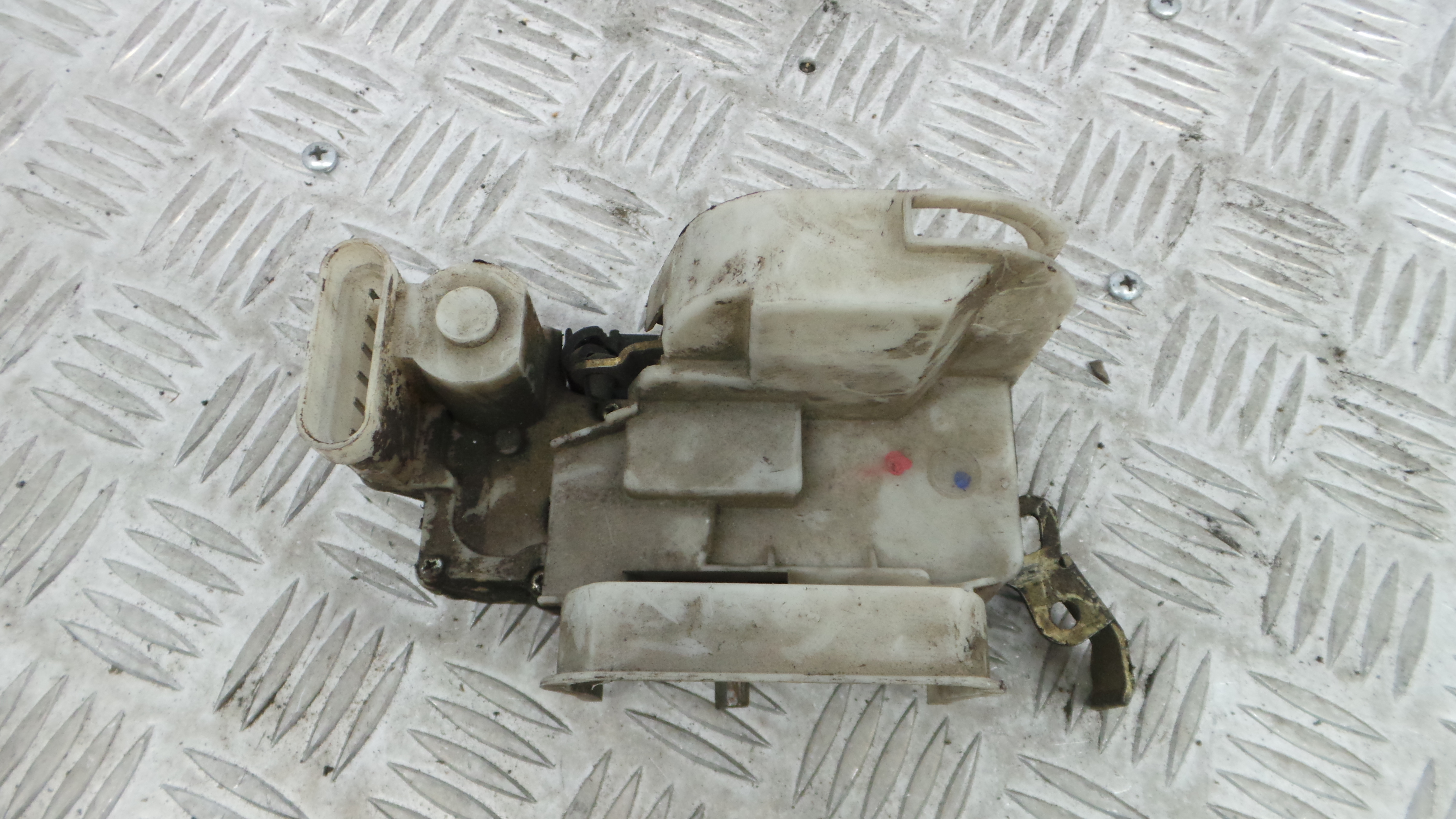 Fecho da Porta Esq 0000046759834 - FIAT PUNTO (176_)-33251941