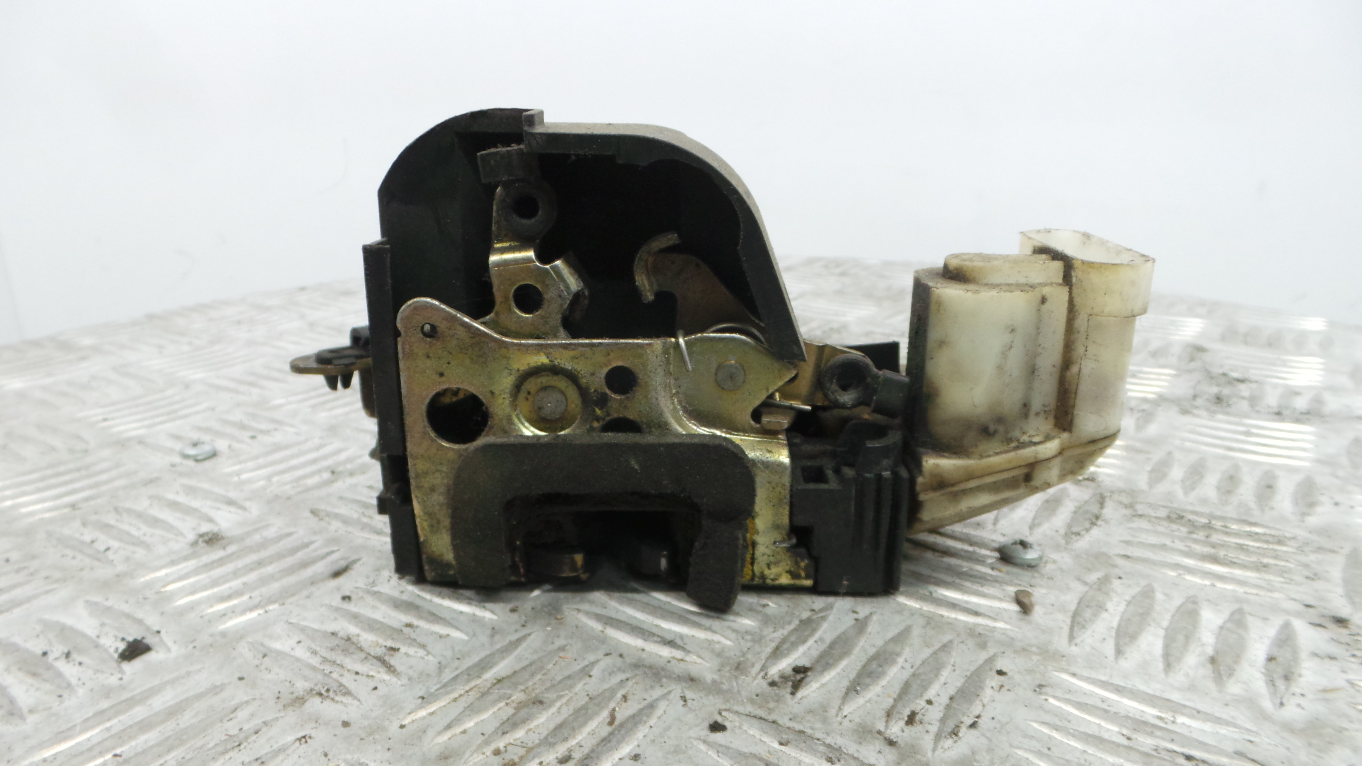 Fecho da Porta Frente Esq 0000046536066 - FIAT PUNTO (188_)-33251961 Fecho da Porta Frente Esq 0000046536066 - FIAT PUNTO (188_)-33251961