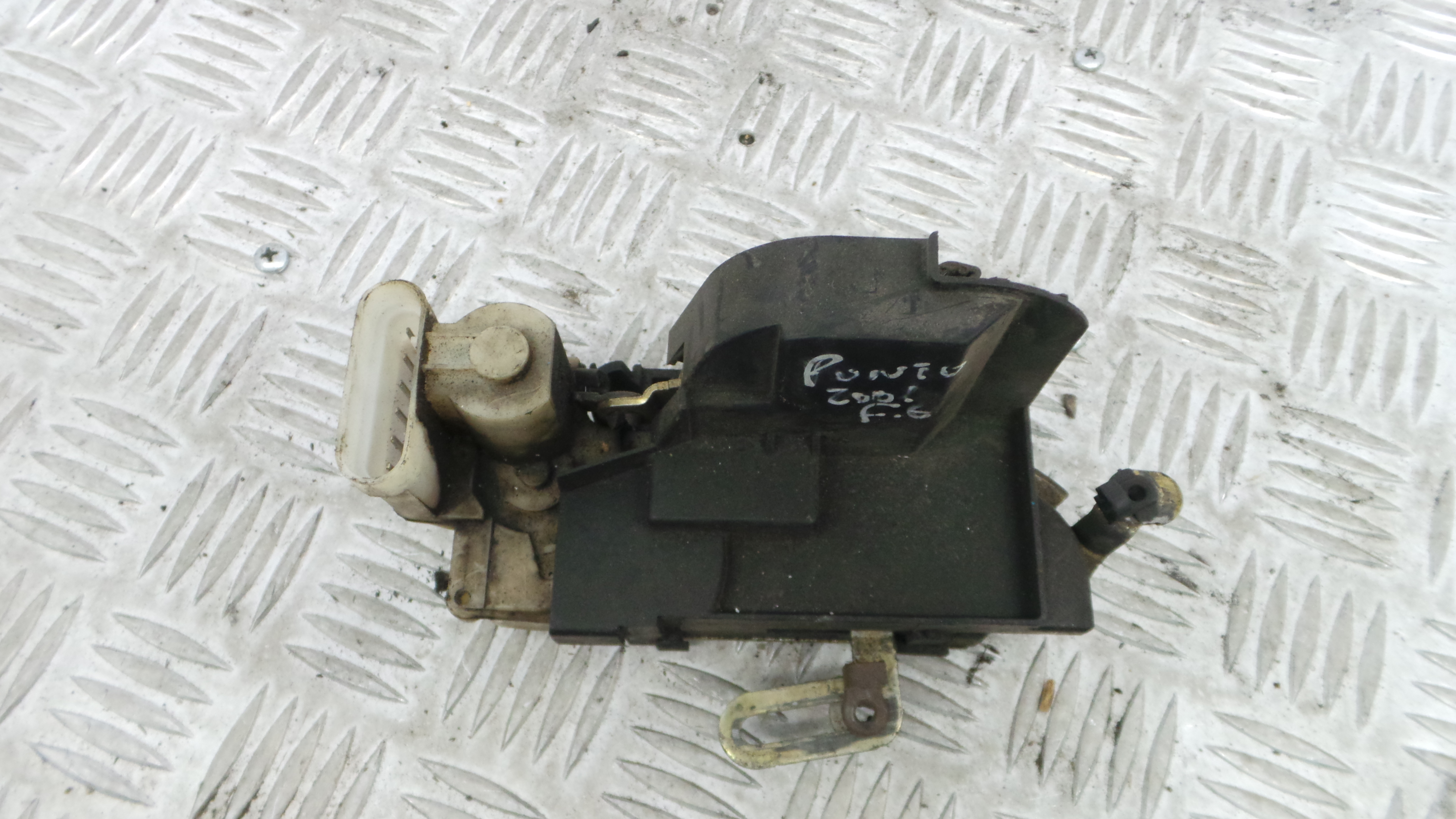 Fecho da Porta Frente Esq 0000046536066 - FIAT PUNTO (188_)-33251961