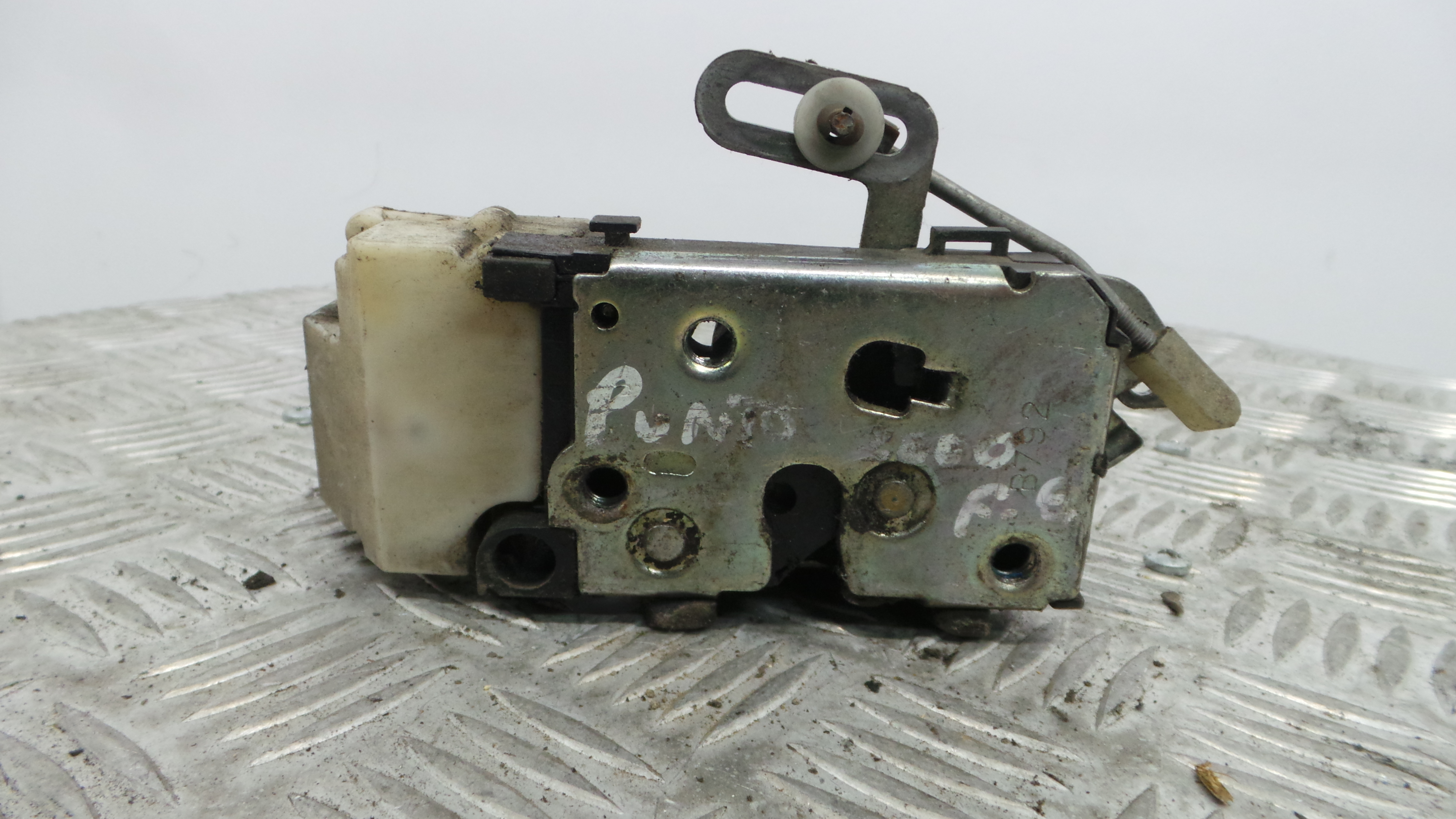 Fecho da Porta Frente Esq 0000046536066 - FIAT PUNTO (188_)-33251964 Fecho da Porta Frente Esq 0000046536066 - FIAT PUNTO (188_)-33251964