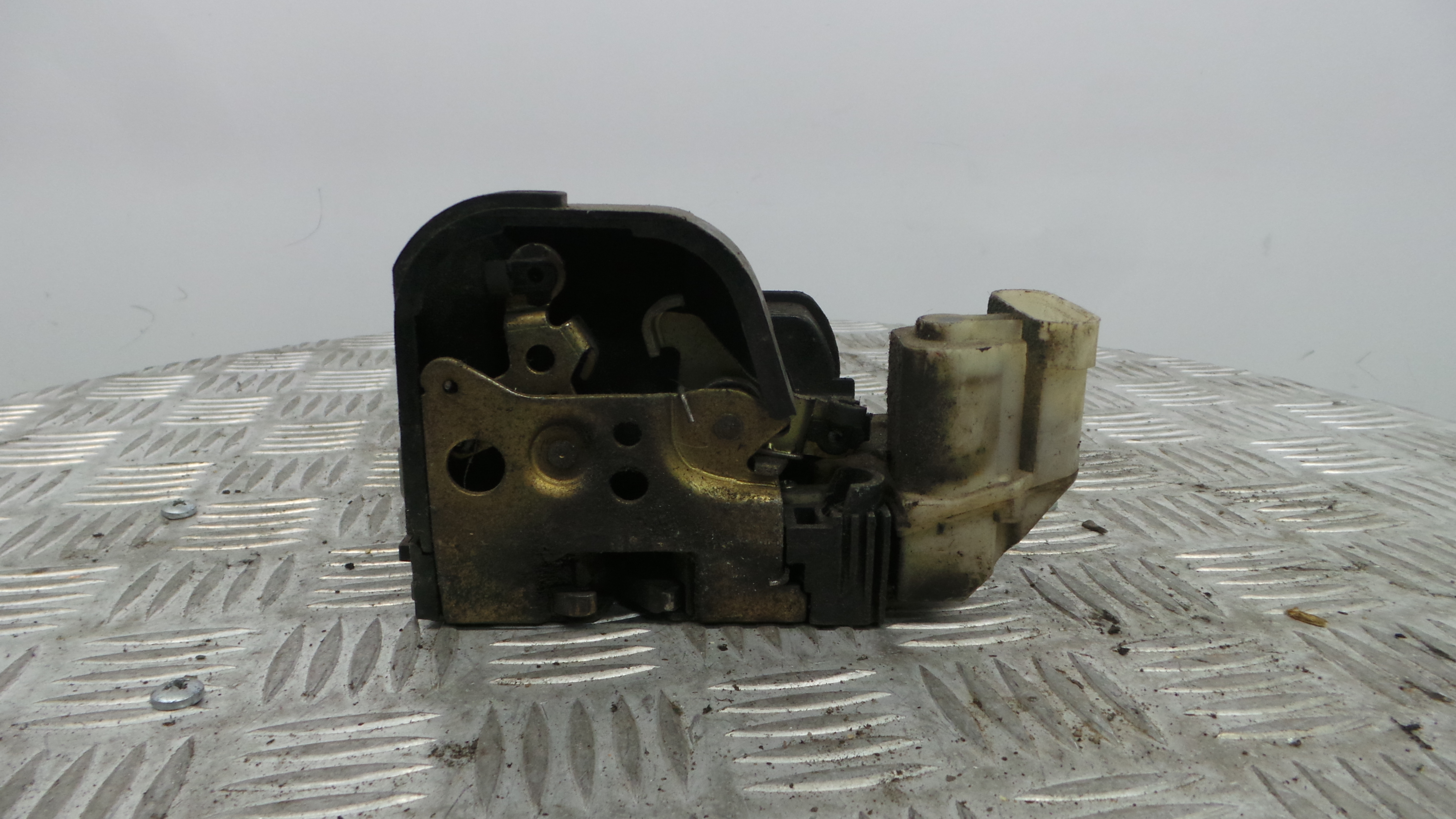 Fecho da Porta Frente Esq 0000046759840 - FIAT PUNTO (176_)-33251969