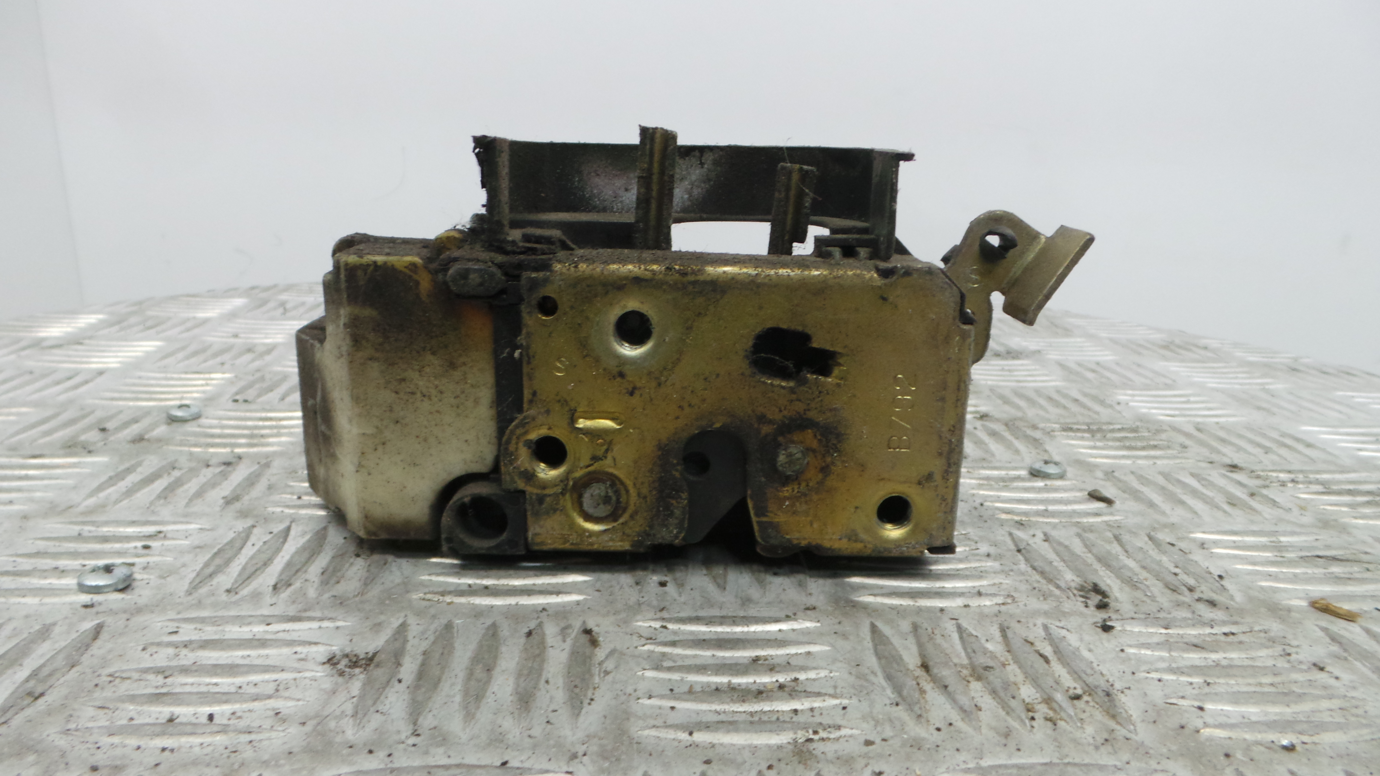 Fecho da Porta Frente Esq 0000046759840 - FIAT PUNTO (176_)-33251969