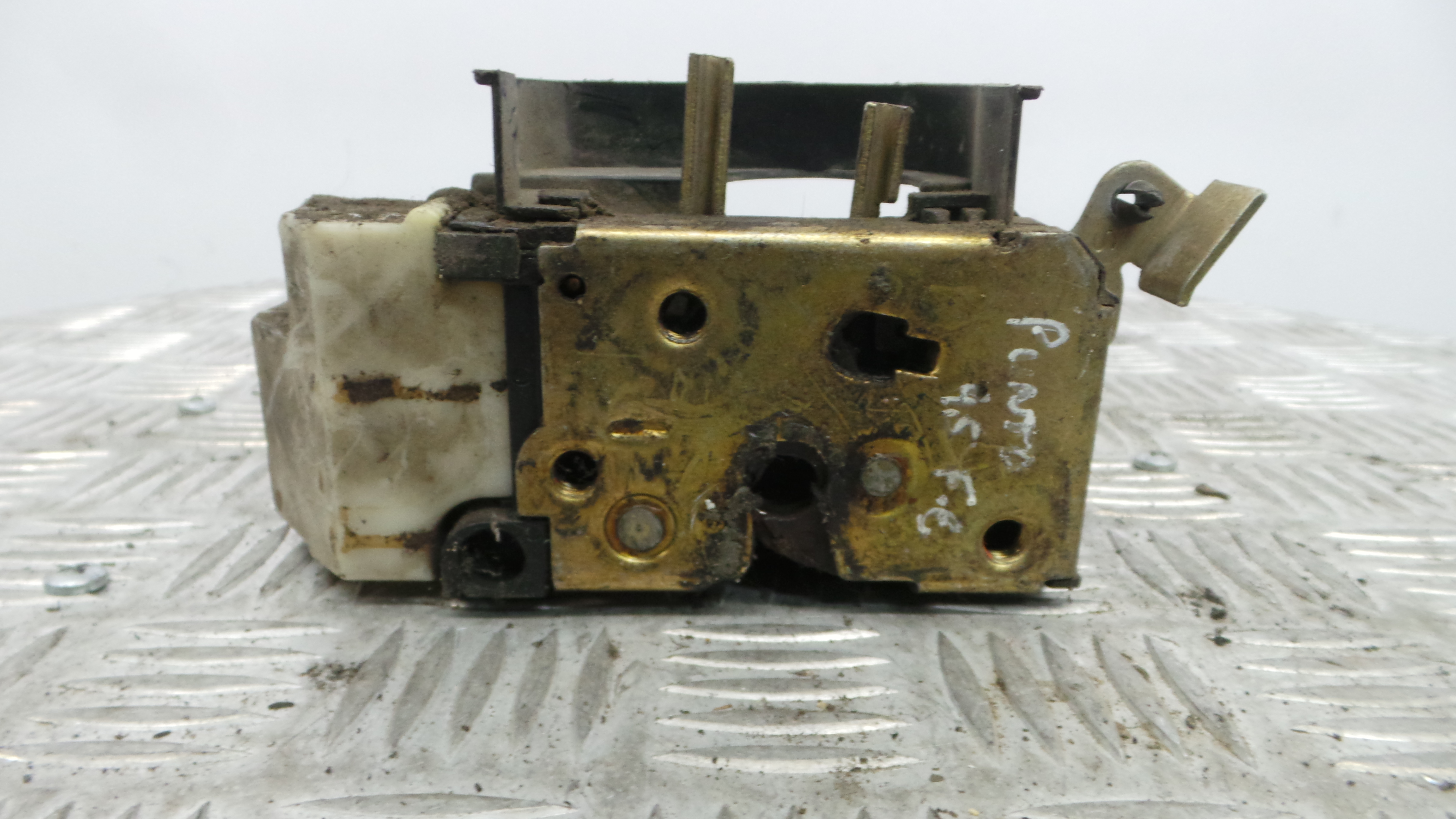 Fecho da Porta Frente Esq 0000046759840 - FIAT PUNTO (176_)-33251975