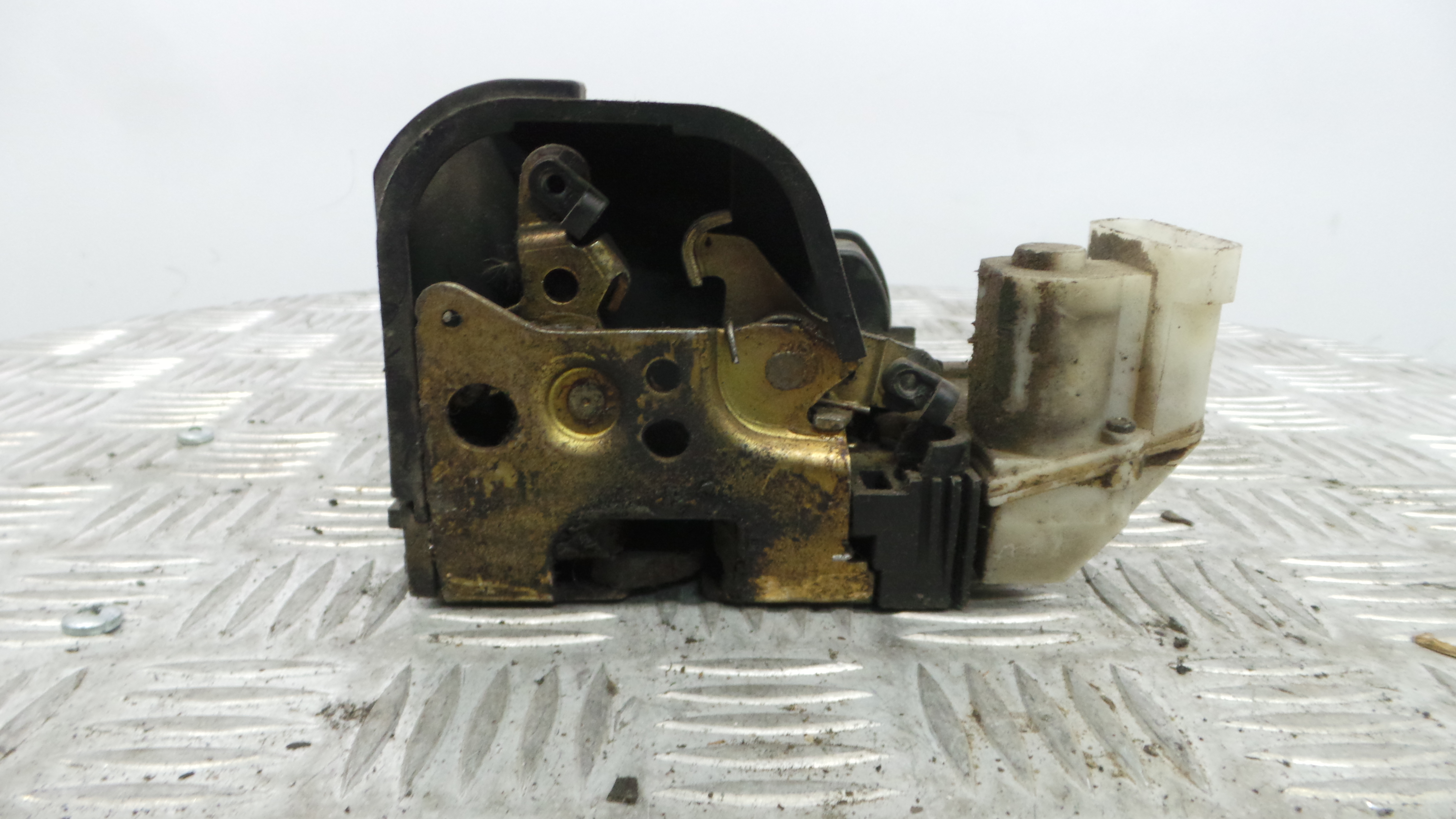 Fecho da Porta Frente Esq 0000046759840 - FIAT PUNTO (176_)-33251975