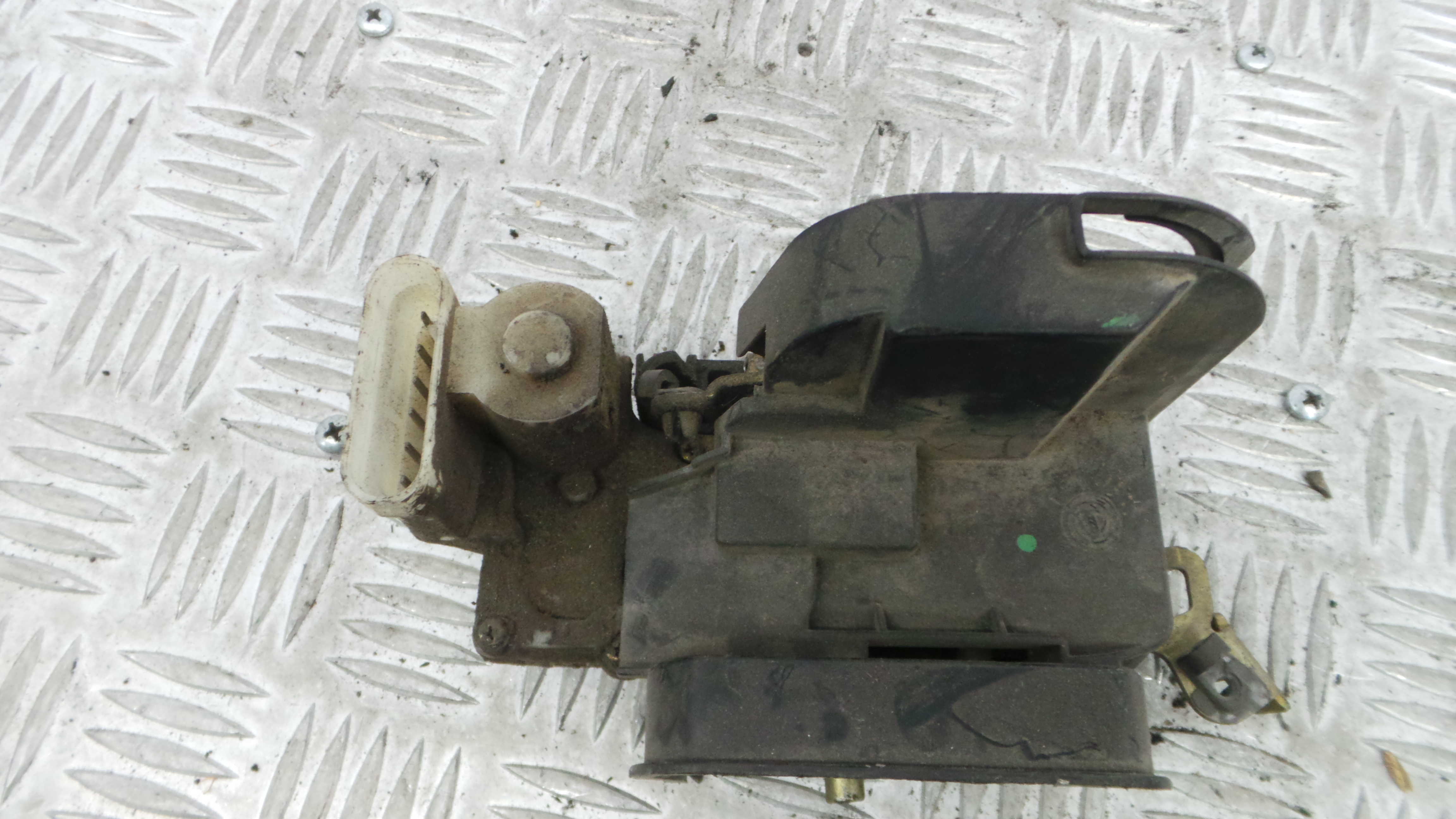 Fecho da Porta Frente Esq 0000046759840 - FIAT PUNTO (176_)-33251975