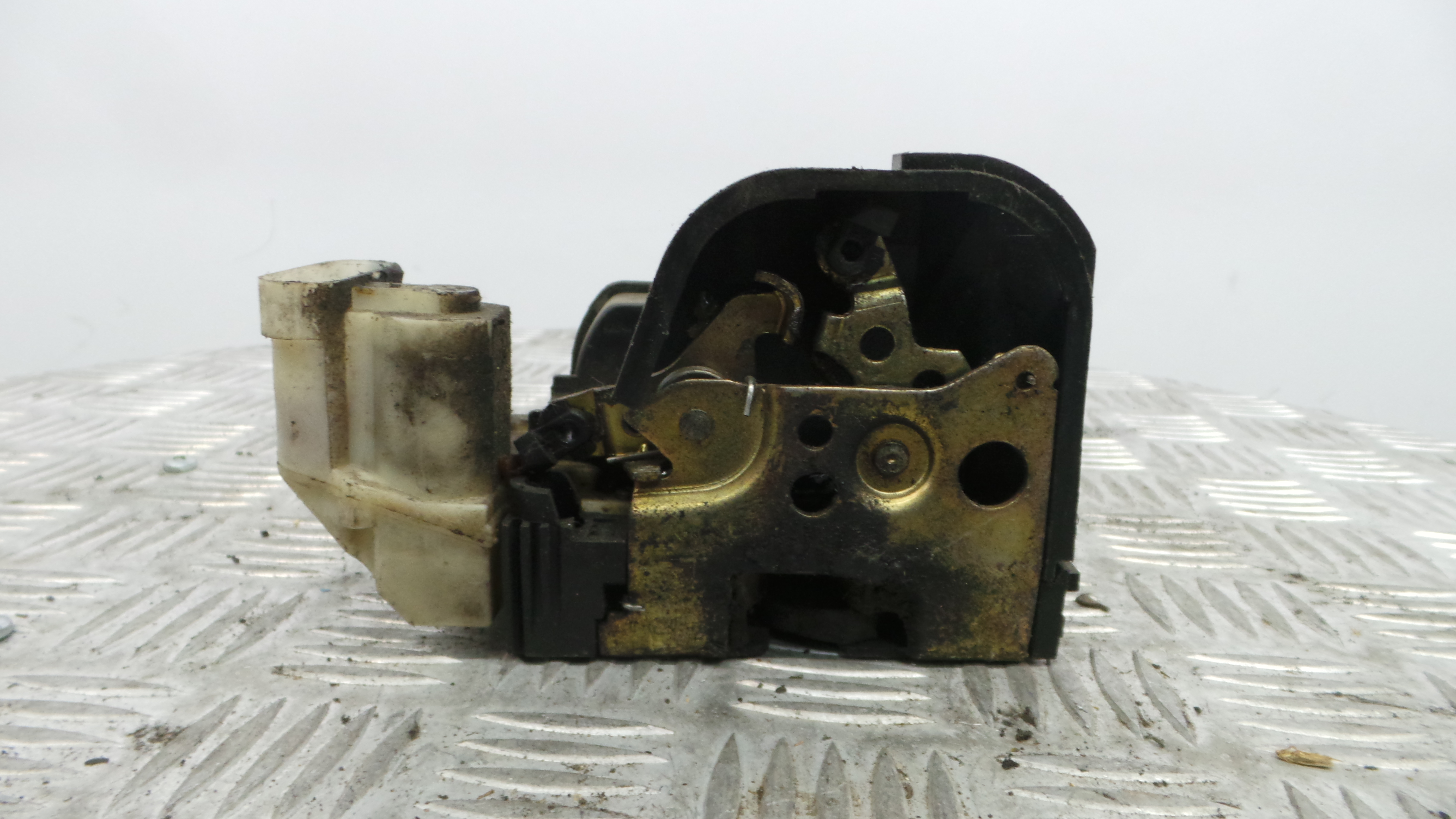 Fecho da Porta Frente Dto 0000046759839 - FIAT PUNTO (176_)-33252004