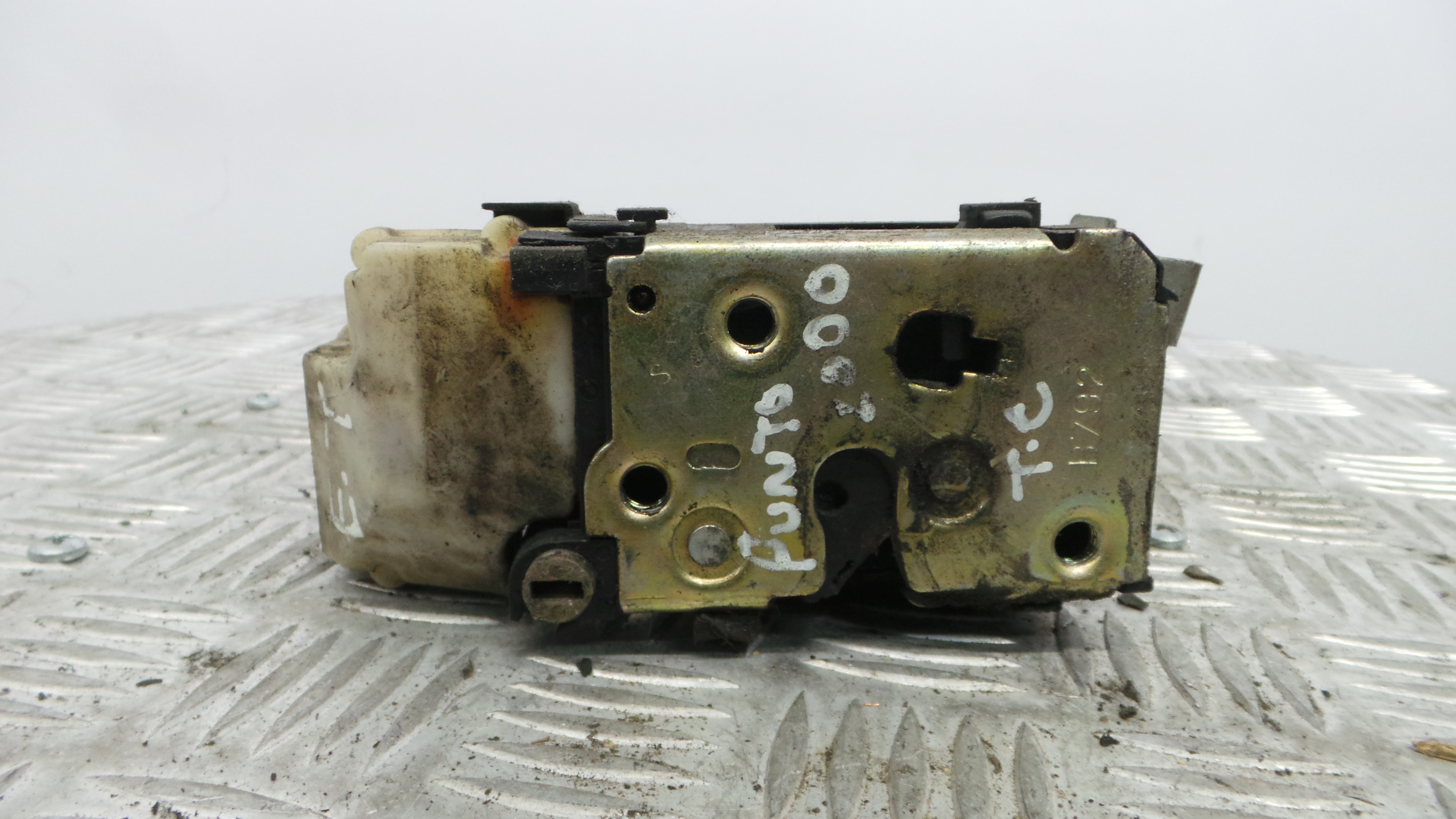 Fecho da Porta Trás Esq 0000046536068 - FIAT PUNTO (188_)-33252013 Fecho da Porta Trás Esq 0000046536068 - FIAT PUNTO (188_)-33252013