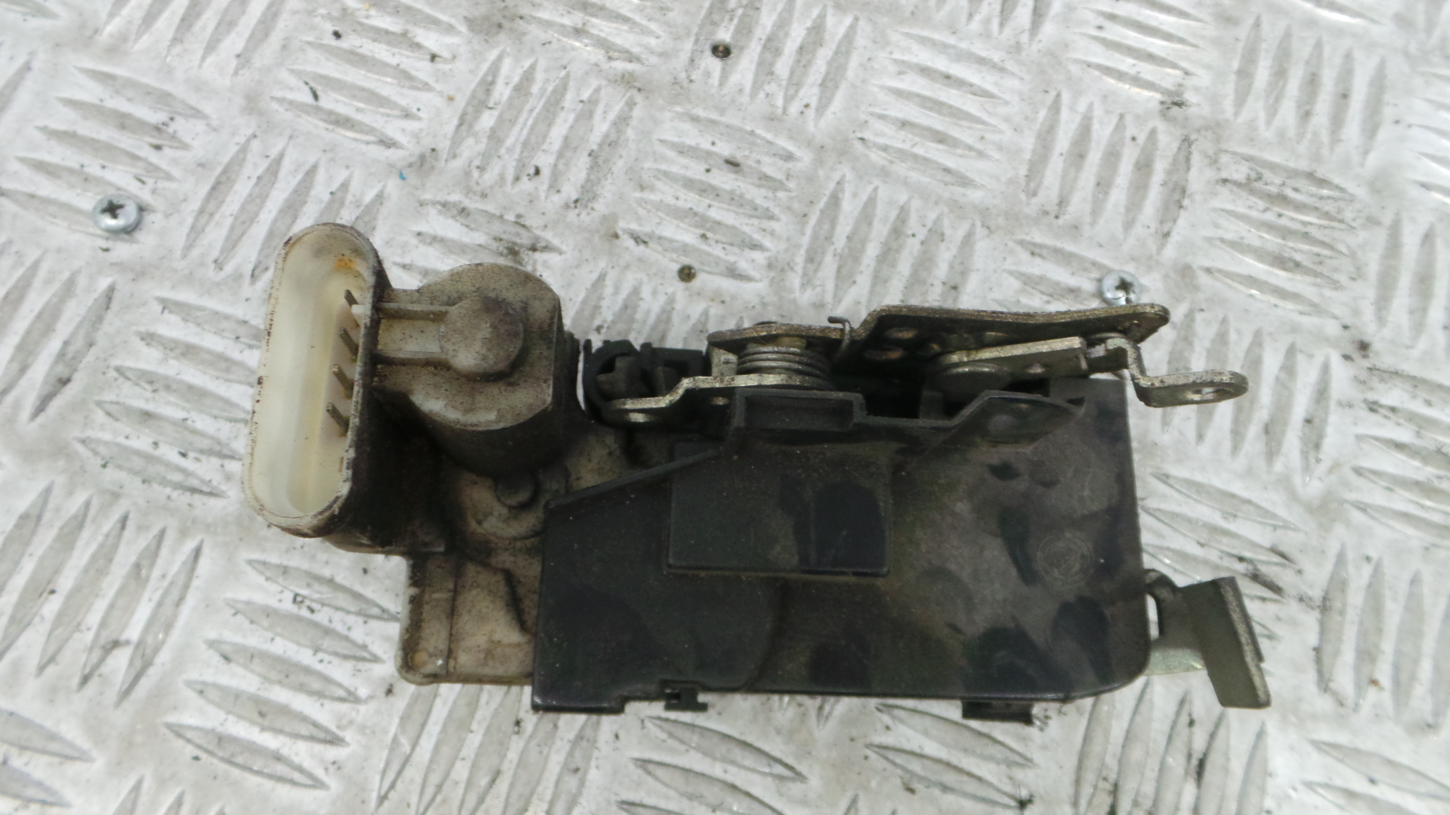 Fecho da Porta Trás Esq 0000046536068 - FIAT PUNTO (188_)-33252013