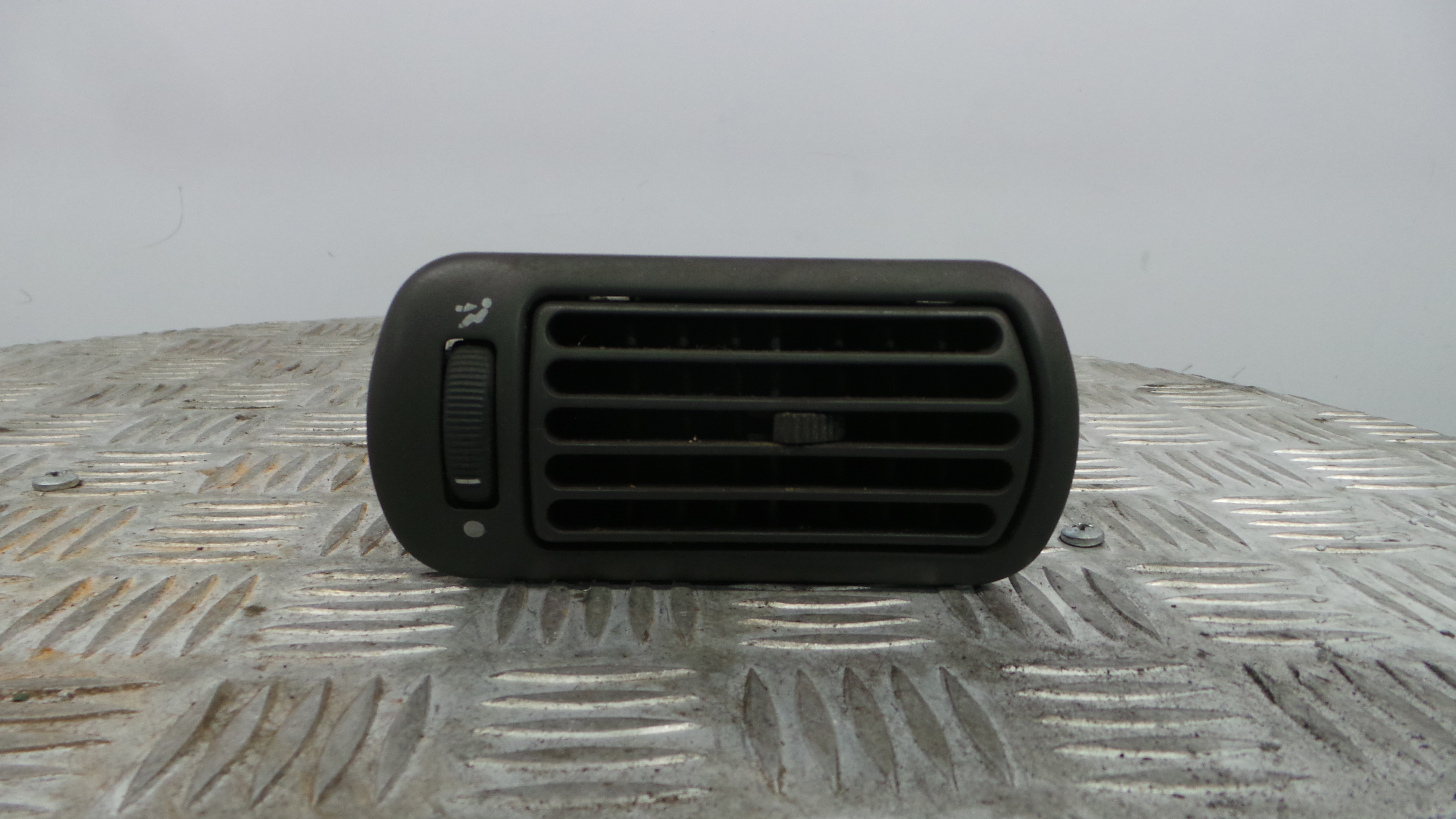 Grelha da Sofagem 222889 - FIAT PUNTO (176_)-33253195 Grelha da Sofagem 222889 - FIAT PUNTO (176_)-33253195