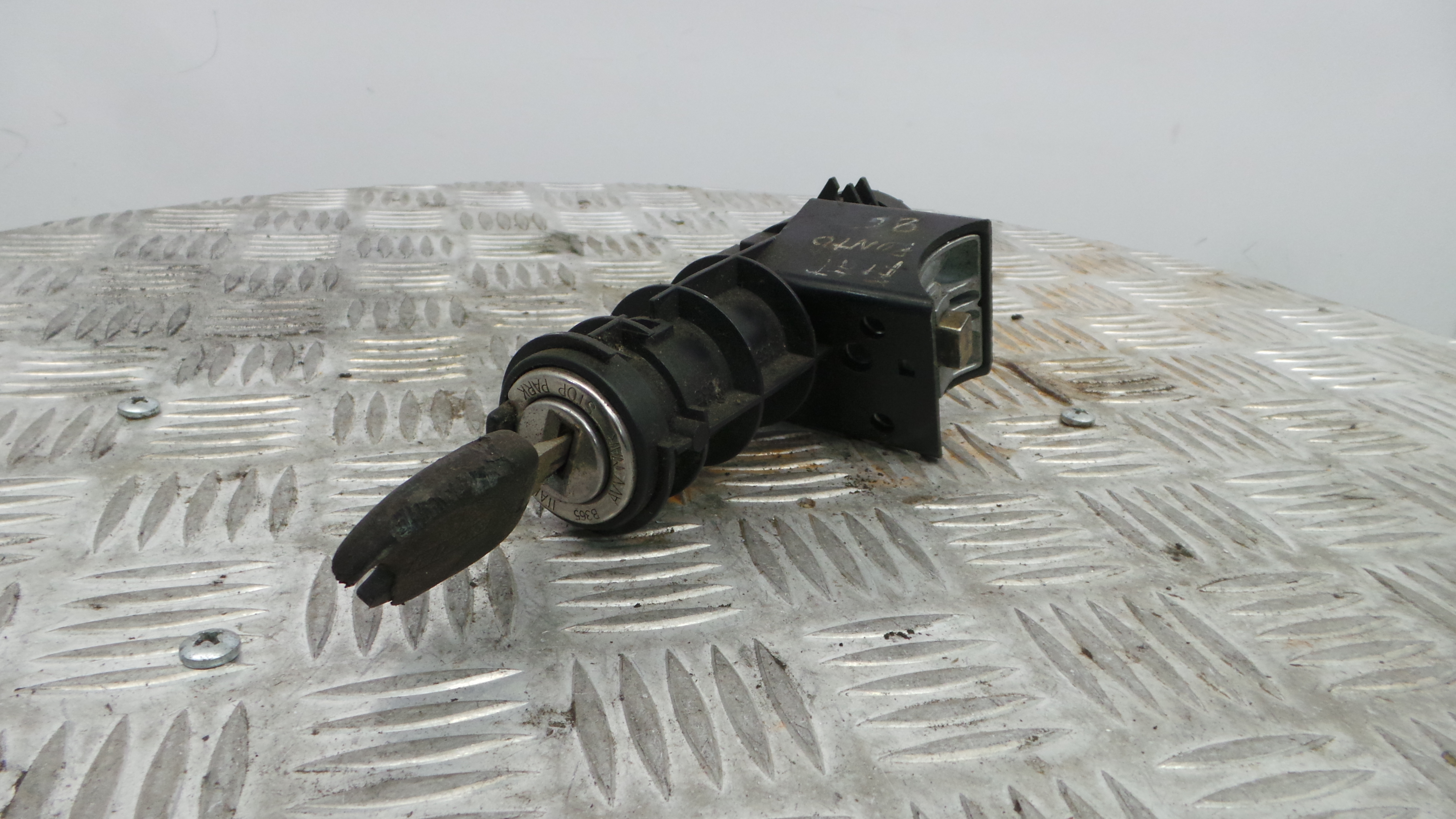 Canhão de ignição 0000046543447 - FIAT PUNTO (176_)-33254036 Canhão de ignição 0000046543447 - FIAT PUNTO (176_)-33254036