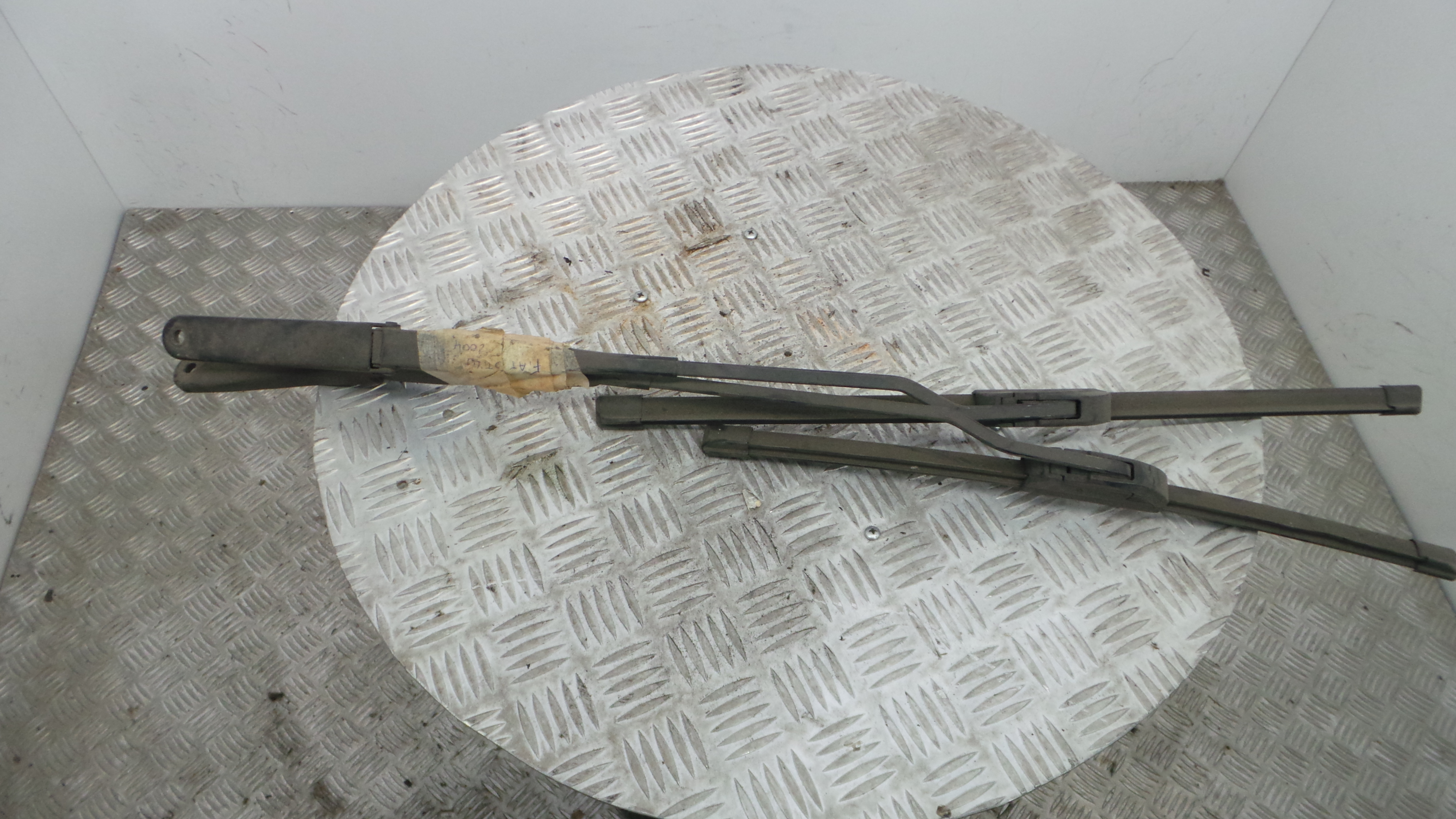 Braço Do Limpa-vidros 46814352 - FIAT STILO (192_)-33254205 Braço Do Limpa-vidros 46814352 - FIAT STILO (192_)-33254205