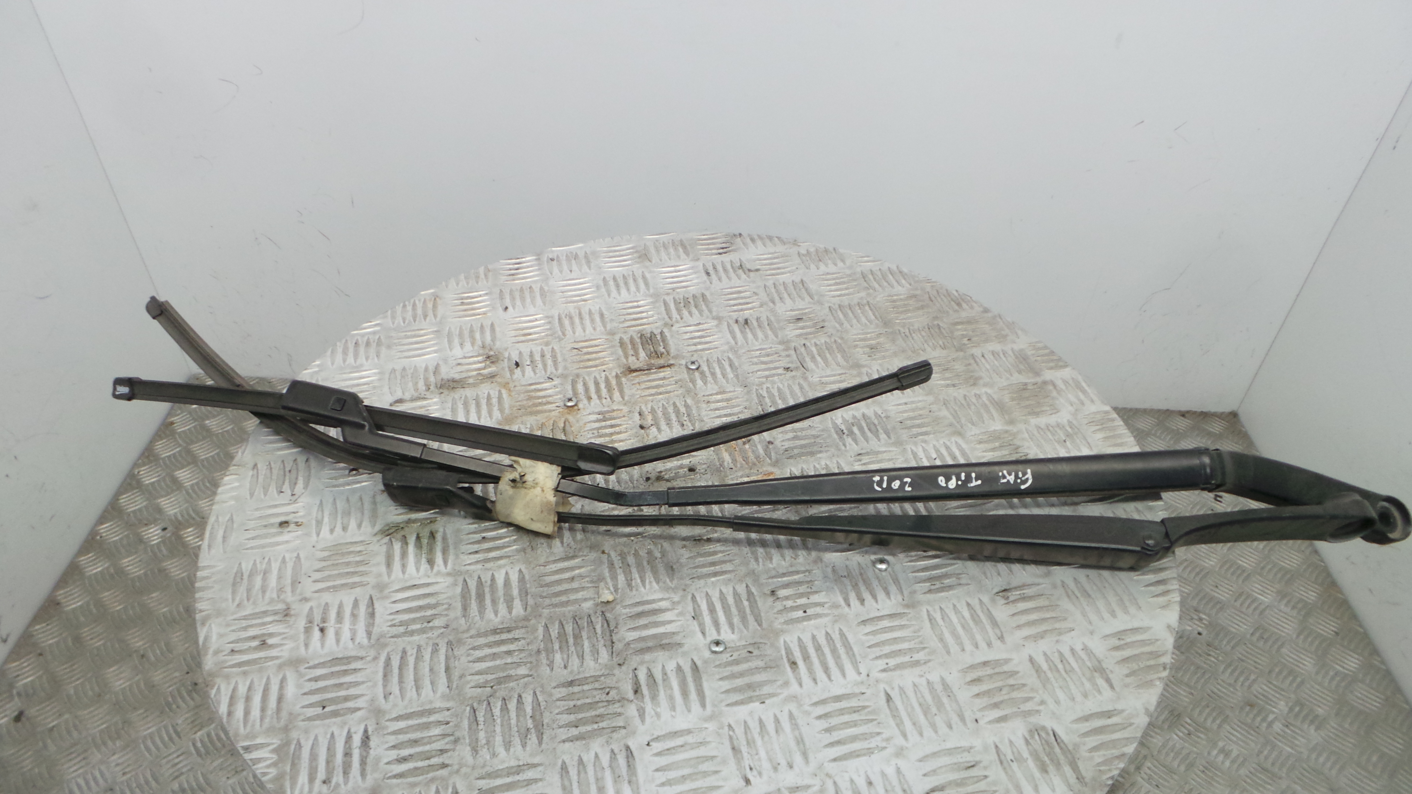 Braço Do Limpa-vidros 51984453 - FIAT EGEA Hatchback (356_, 357_), TIPO Hatchback (356_, 357_)-33254211 Braço Do Limpa-vidros 51984453 - FIAT EGEA Hatchback (356_, 357_), TIPO Hatchback (356_, 357_)-33254211