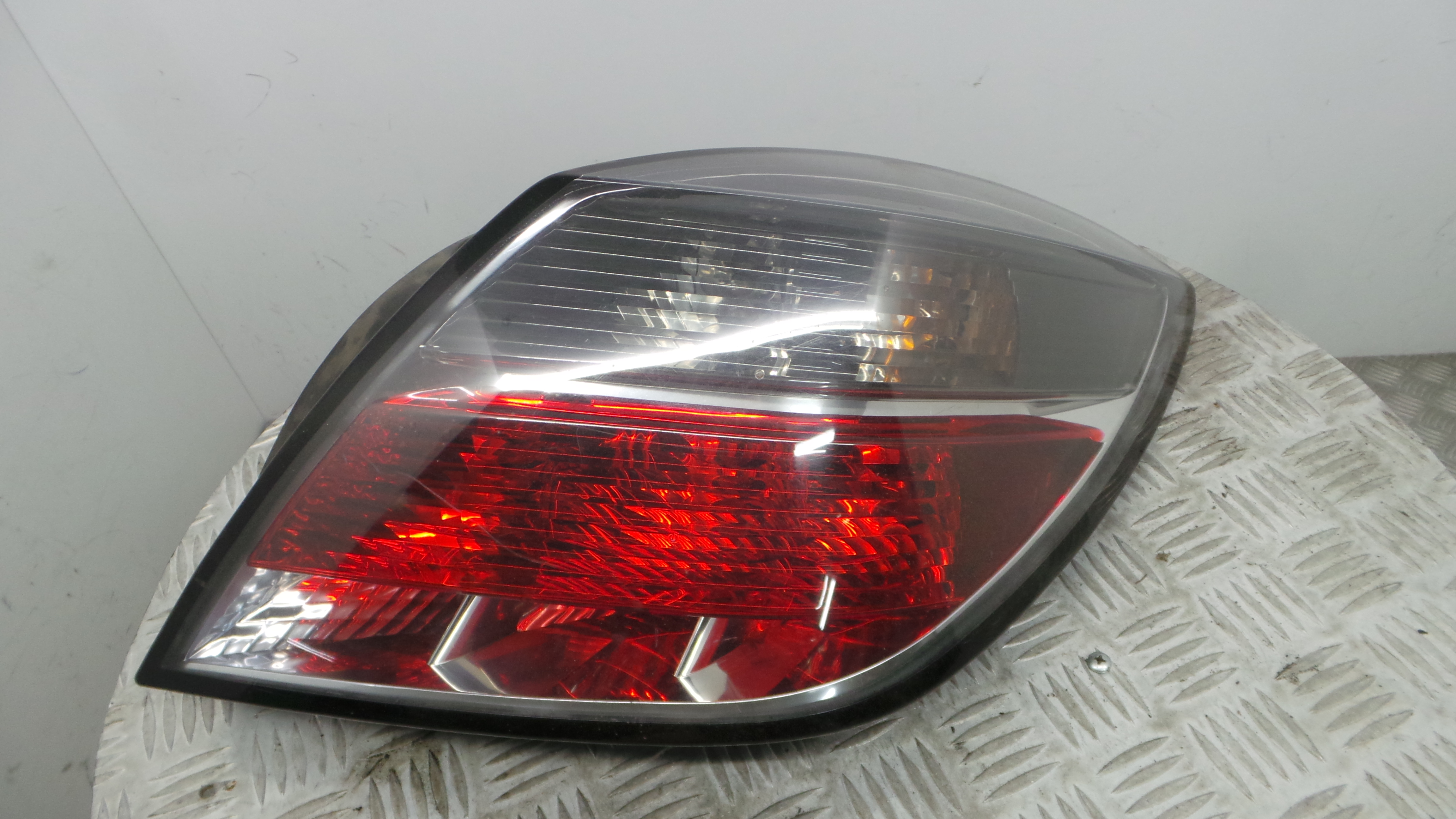 Farolim Stop Dto 13252444 - OPEL ASTRA H (A04)-33405404 Farolim Stop Dto 13252444 - OPEL ASTRA H (A04)-33405404