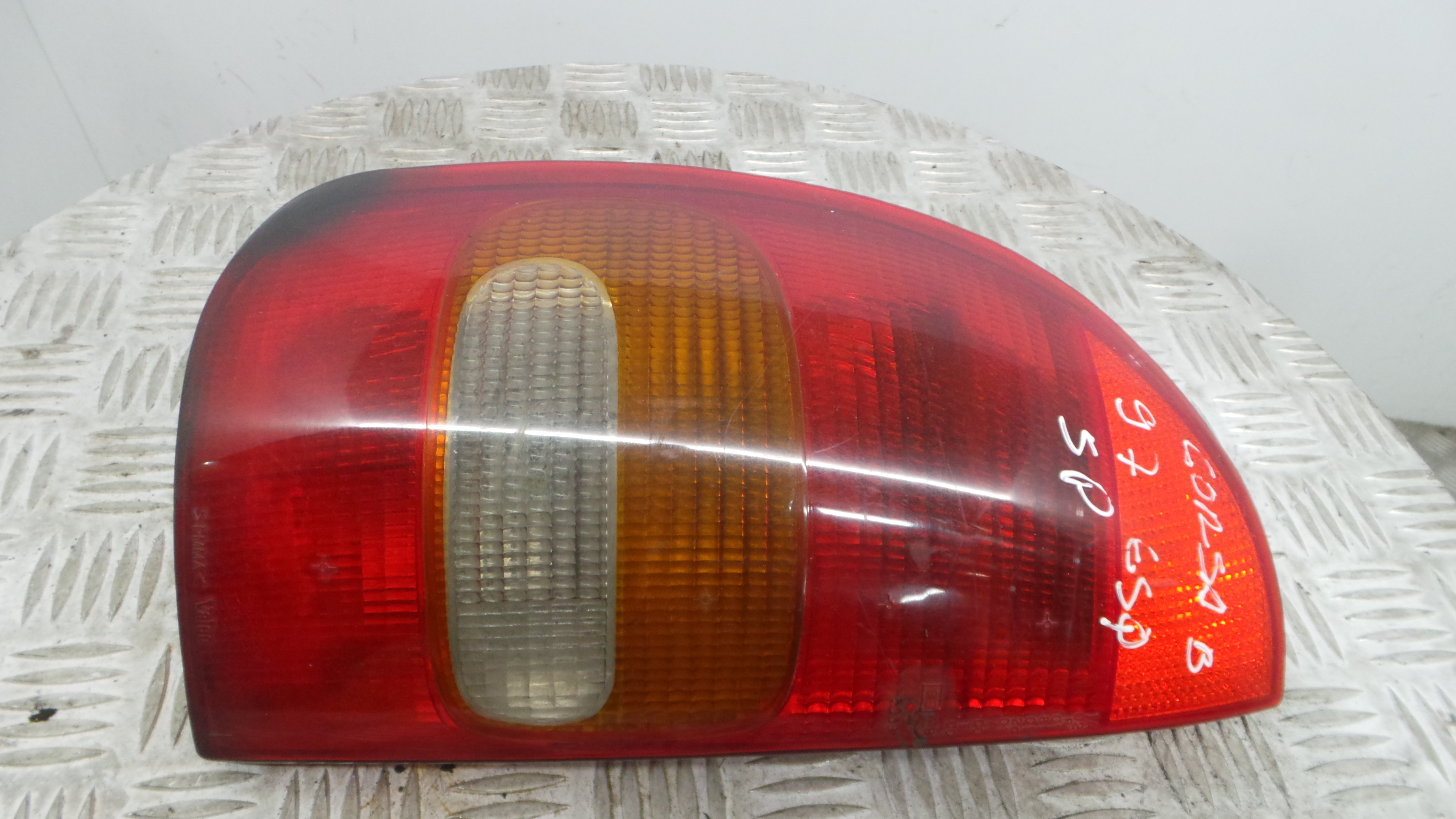 Farolim Stop Esq 90444809 - OPEL CORSA B (S93)-33405455 Farolim Stop Esq 90444809 - OPEL CORSA B (S93)-33405455