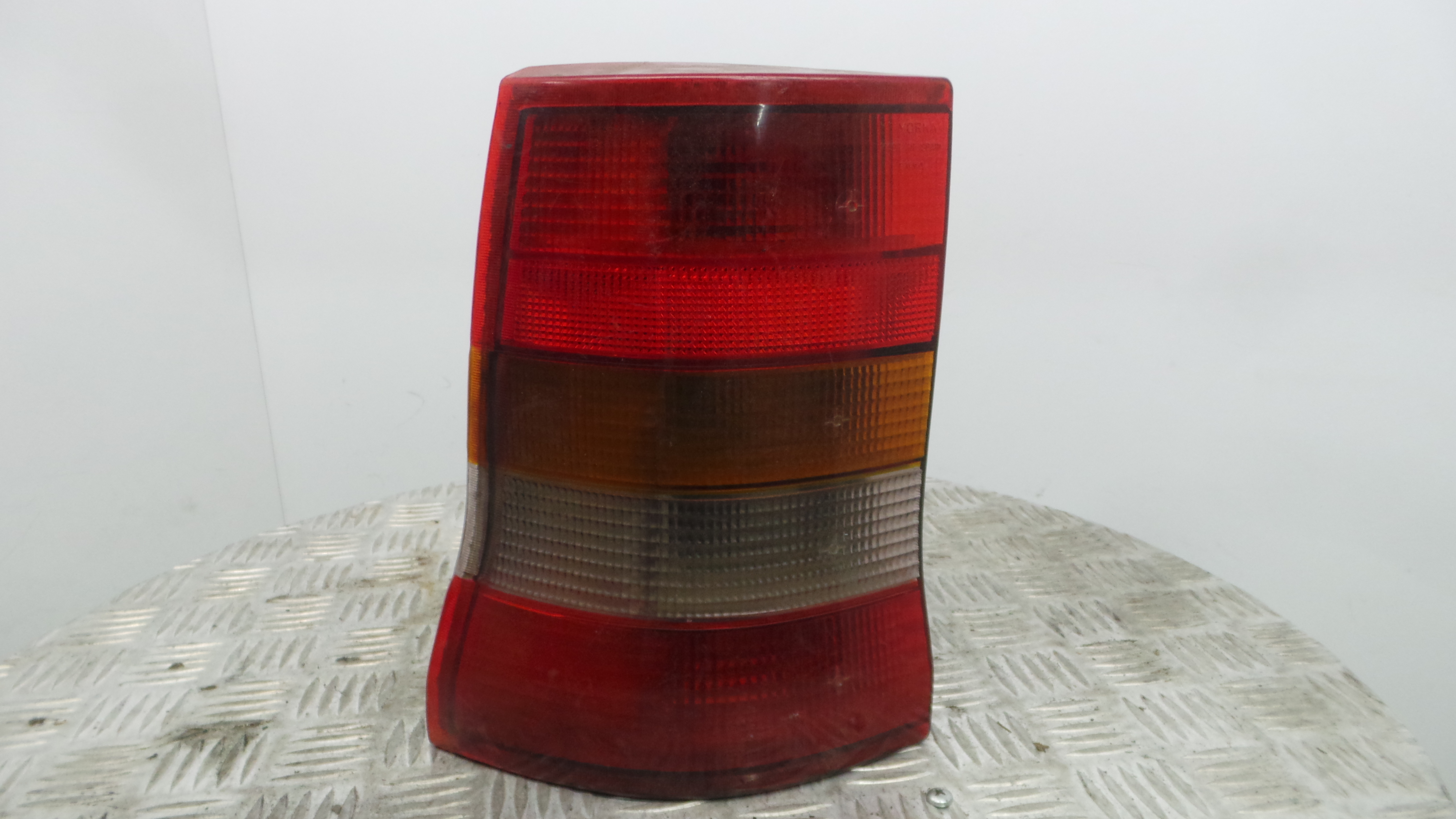 Farolim Stop Esq 45015 - OPEL ASTRA F Combi (T92)-33405535 Farolim Stop Esq 45015 - OPEL ASTRA F Combi (T92)-33405535